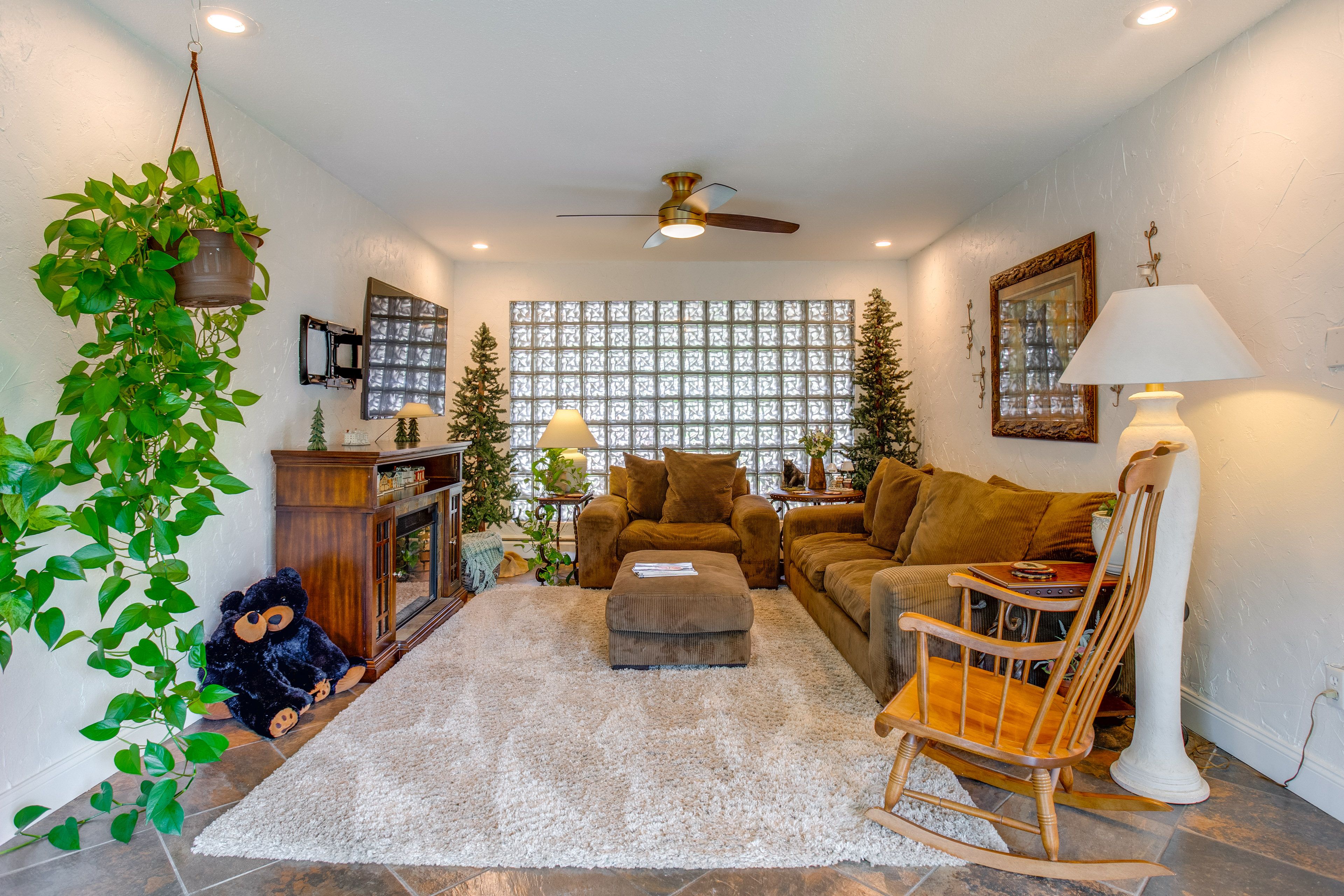 Living Area | Smart TV