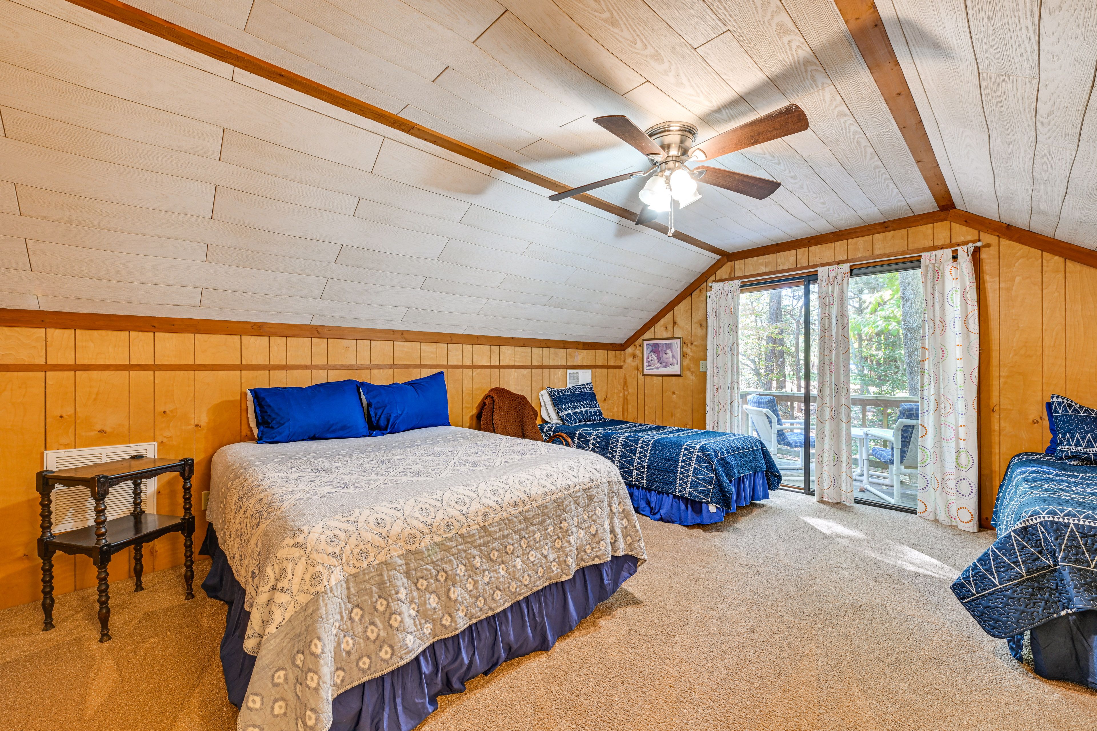 Bedroom 2 | Queen Bed | 2 Twin Beds