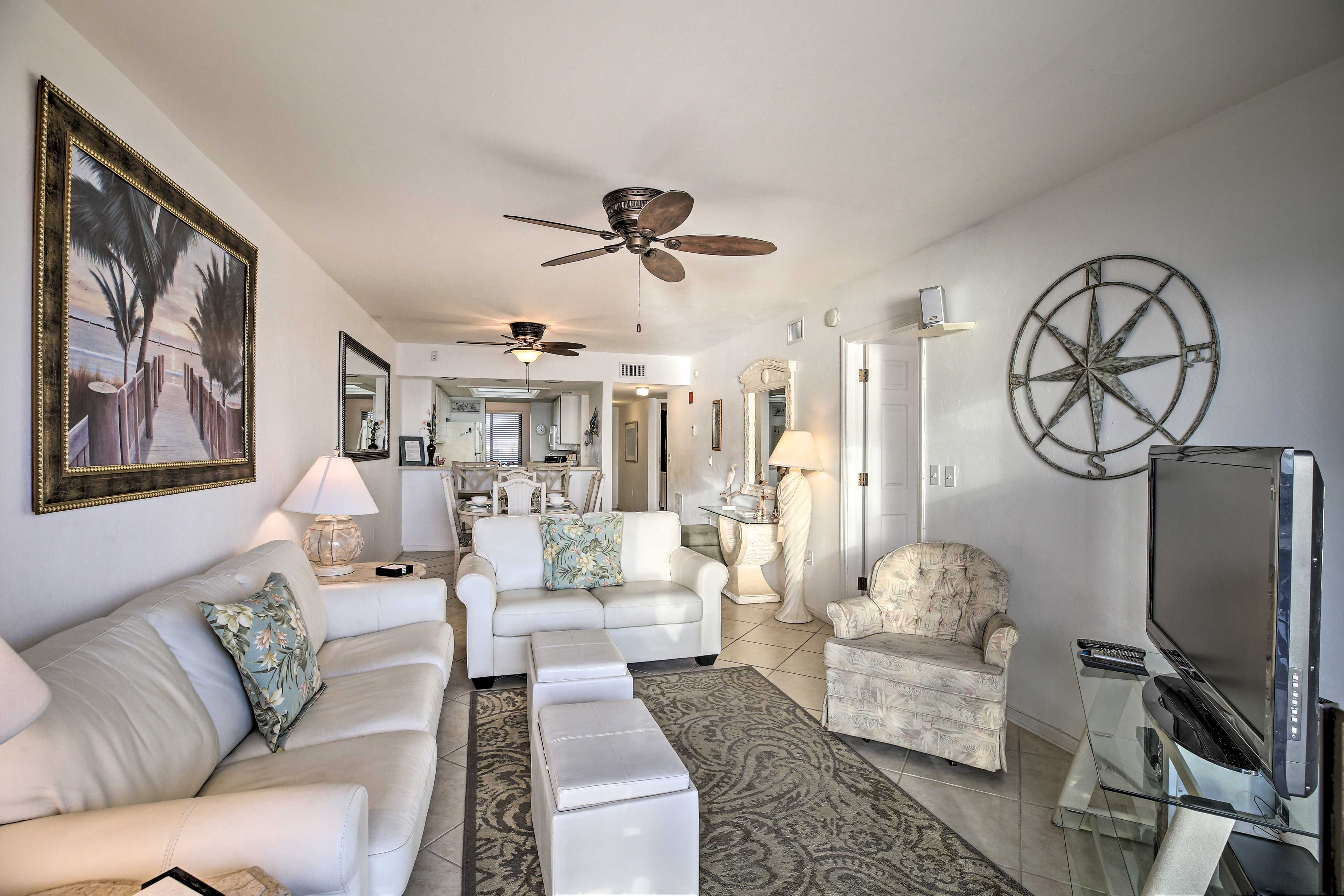 Living Room | A/C | Free WiFi