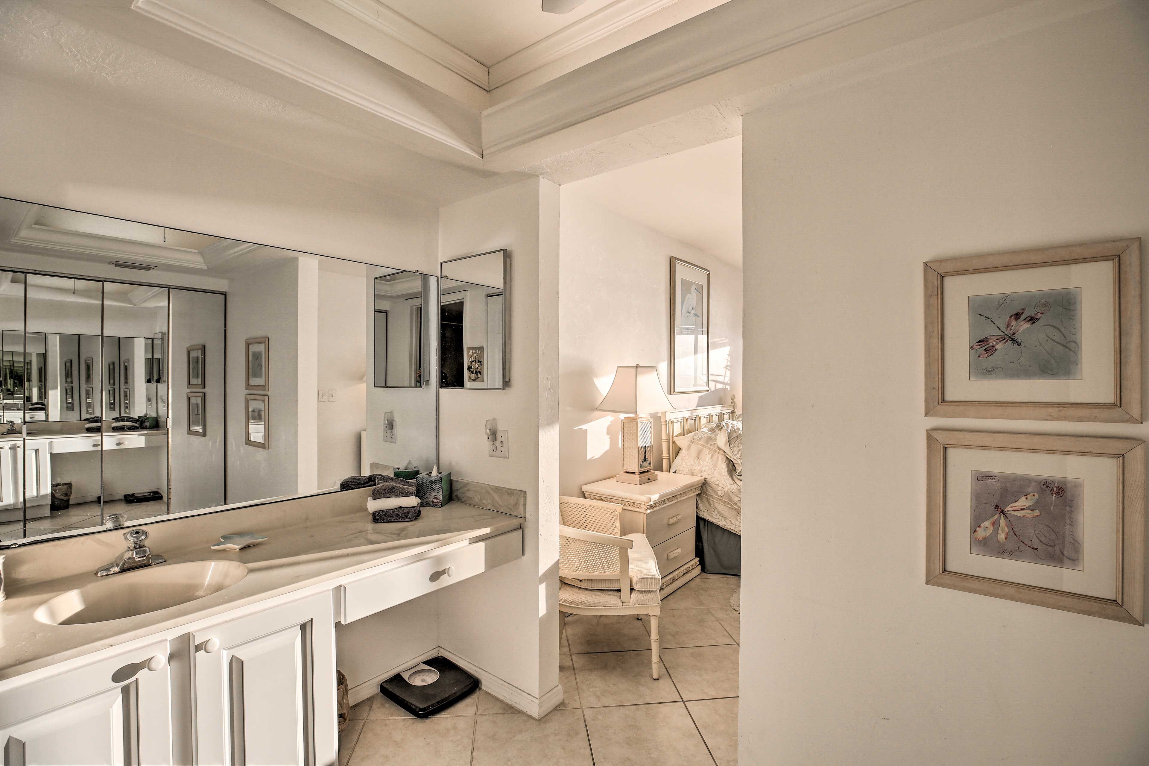 En-Suite Bathroom | Towels Provided