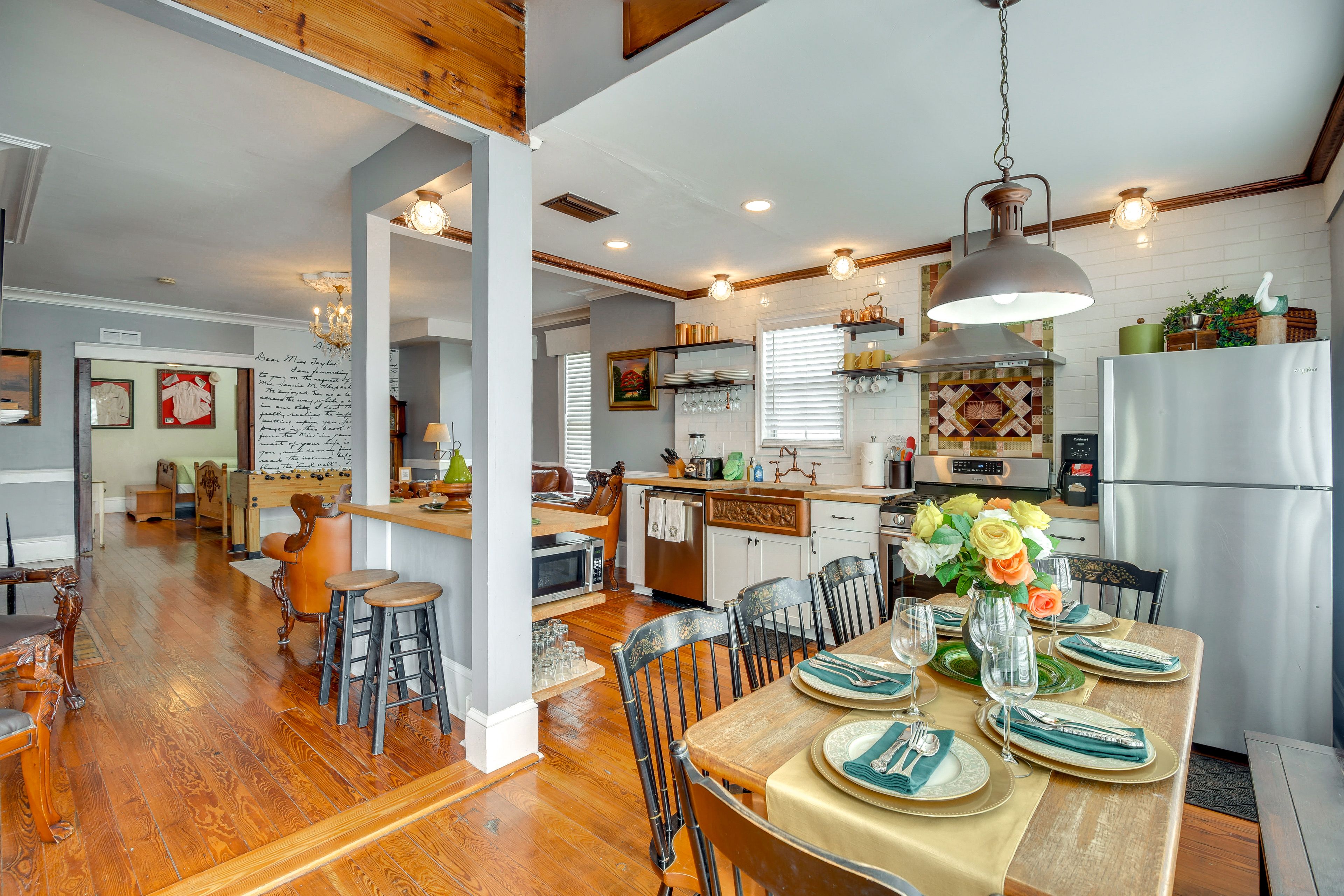 Dining Table | Dishware Provided