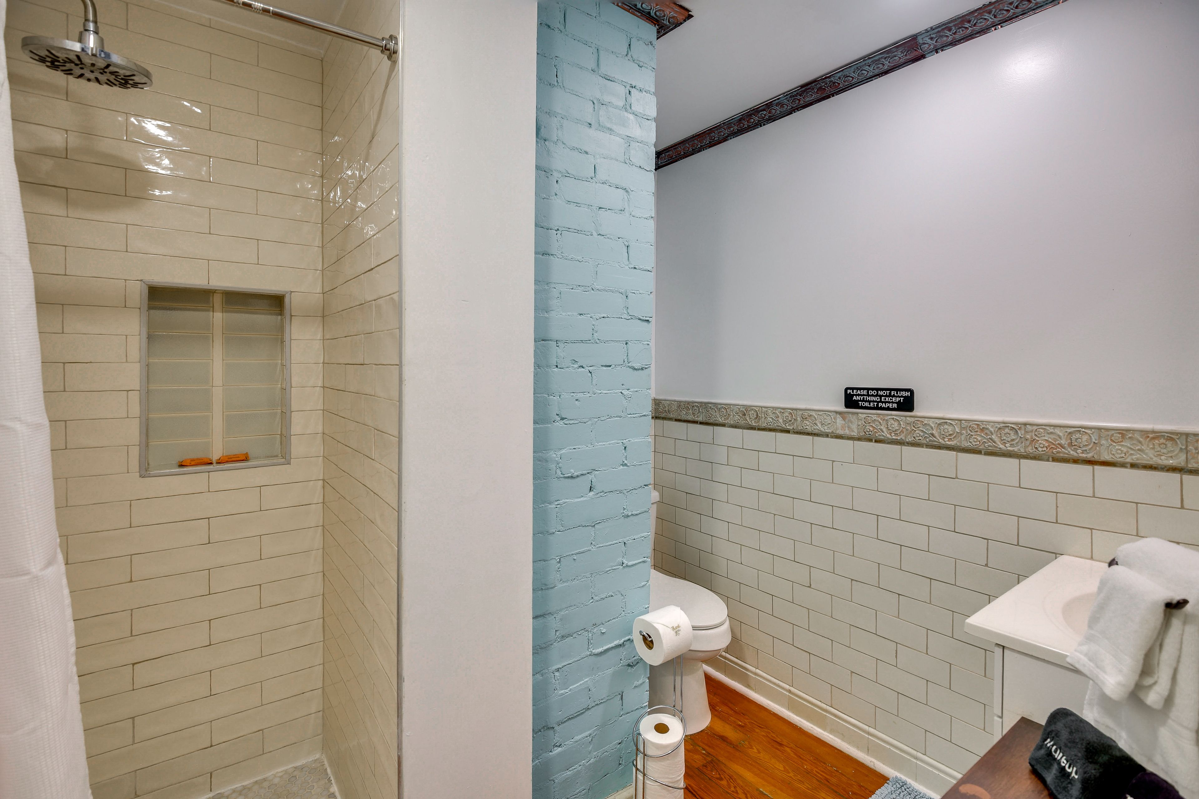 Full Bathroom | Towels Provided