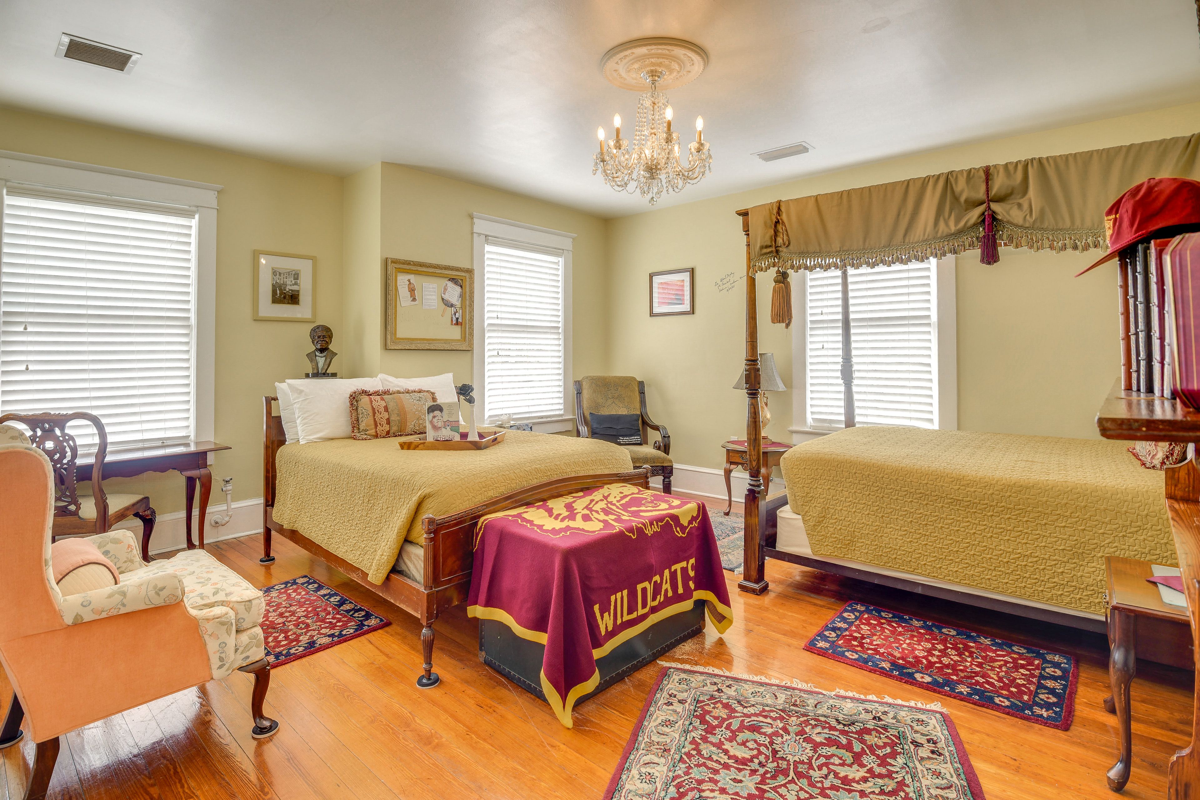Bedroom 2 | Queen Bed, Full Bed | Desk