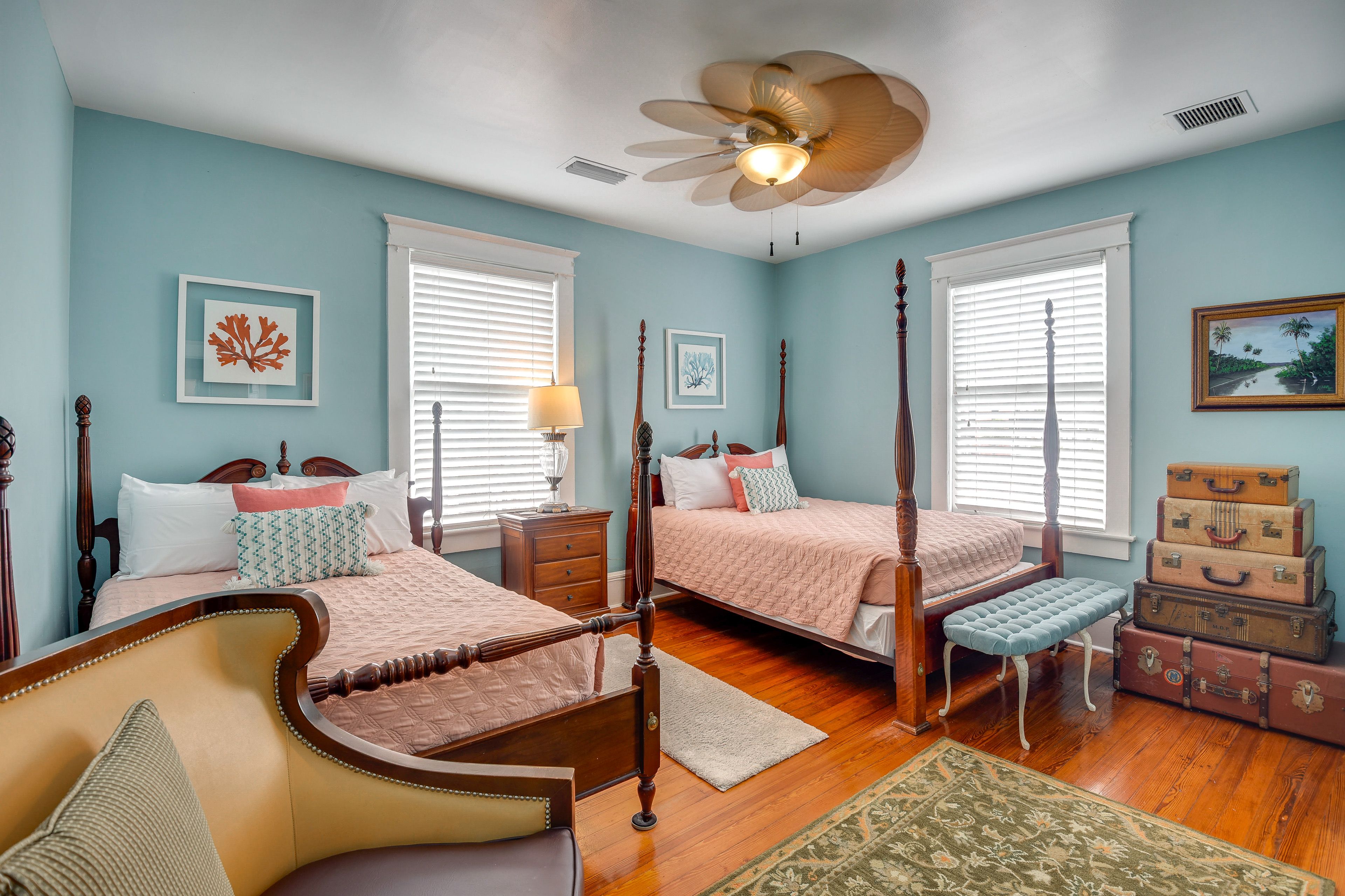 Bedroom 1 | Queen Bed, Full Bed