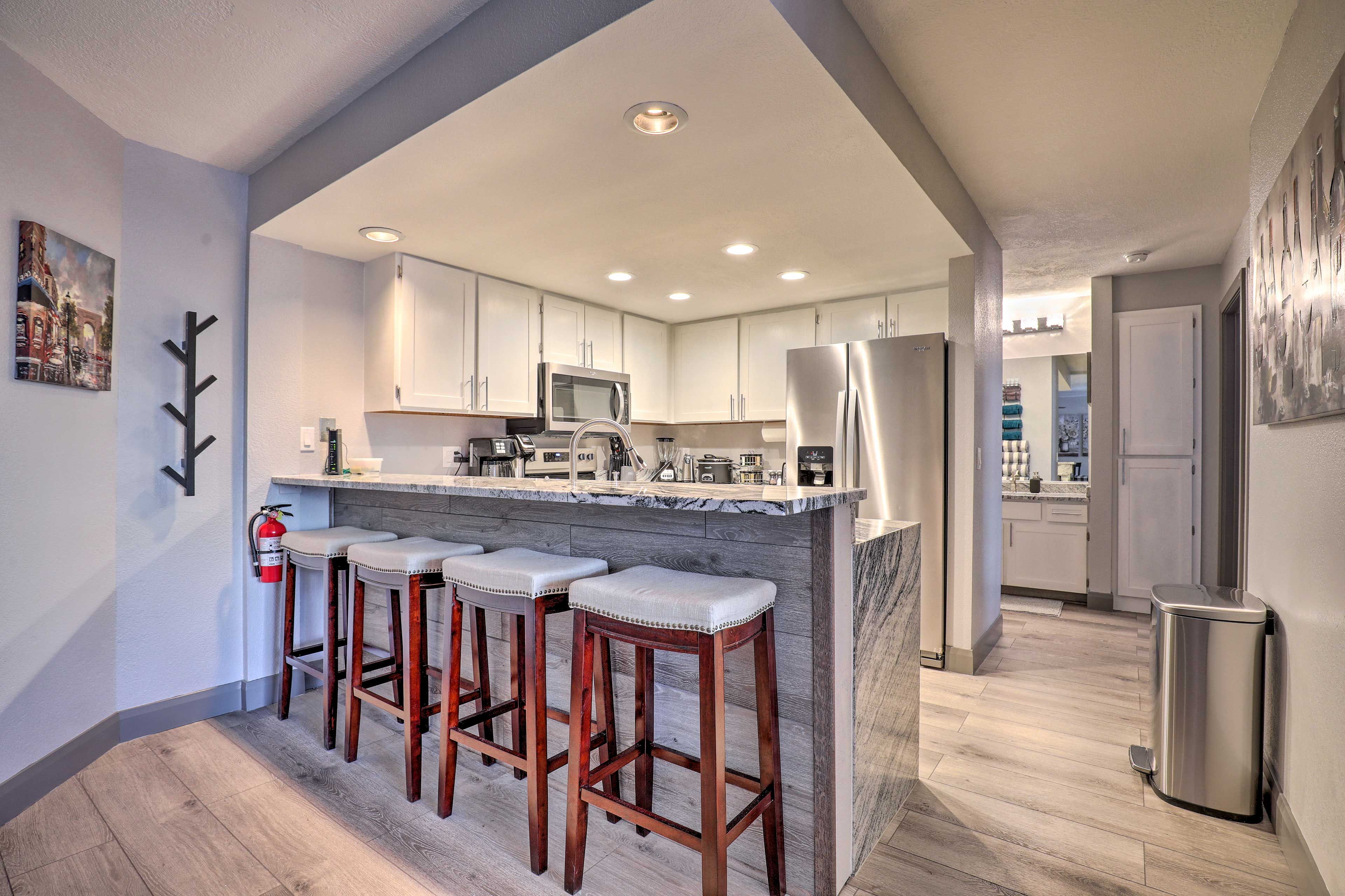 Kitchen | Cooking Basics | Open Floor Plan | Free WiFi