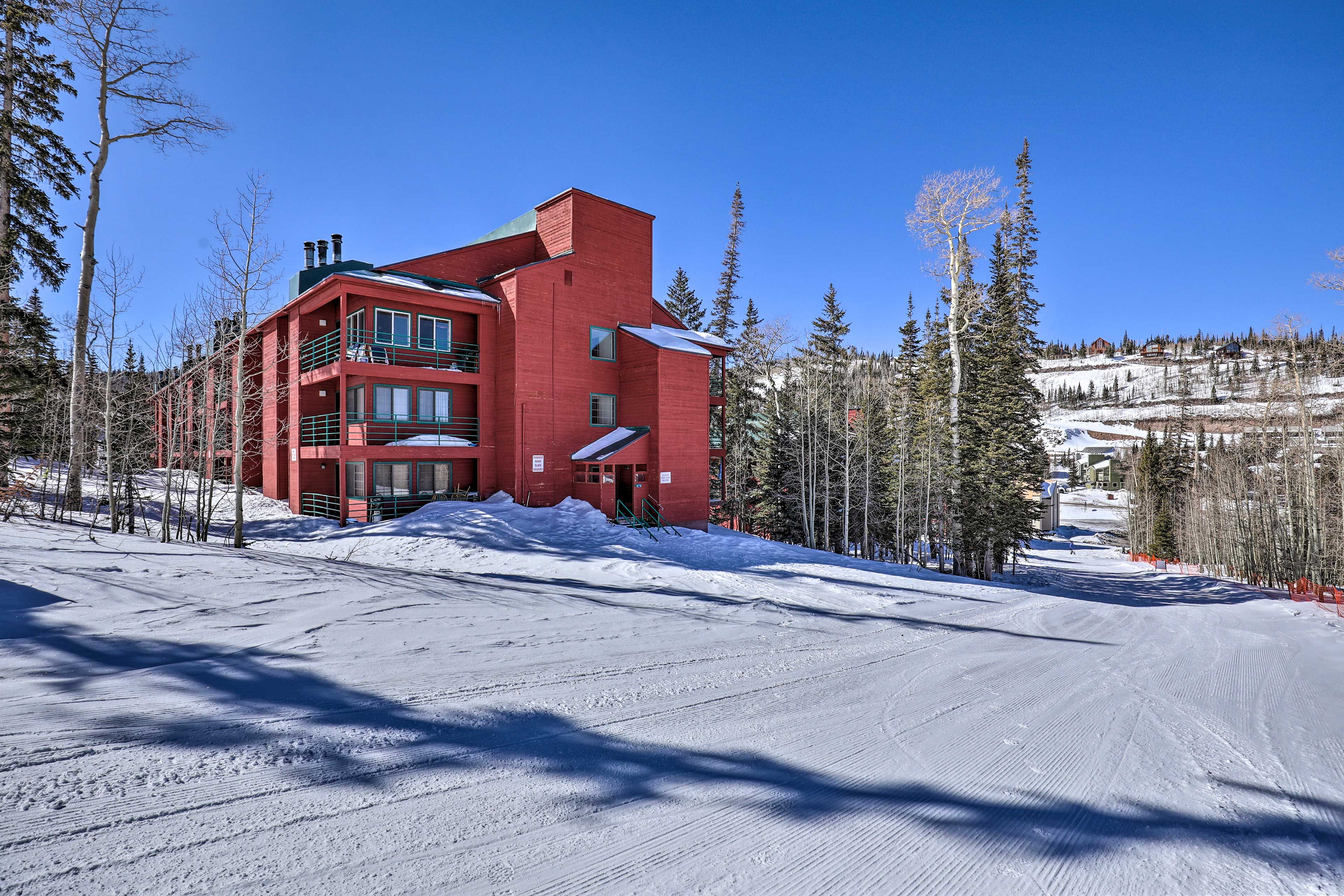 Brian Head Vacation Rental | 2BR | 2BA | 933 Sq Ft | Stairs Required to Access