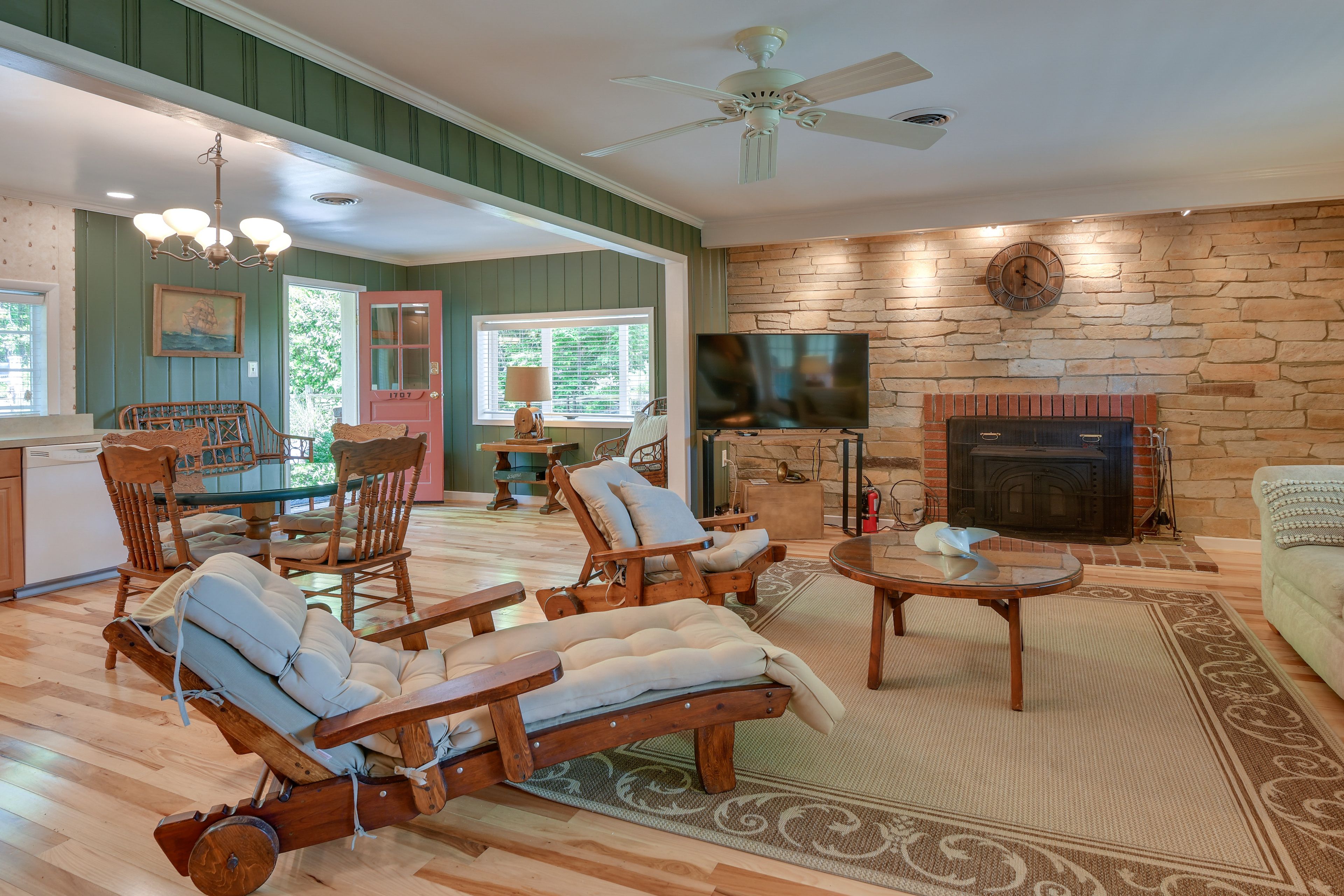 Living Room | Central A/C | Free WiFi