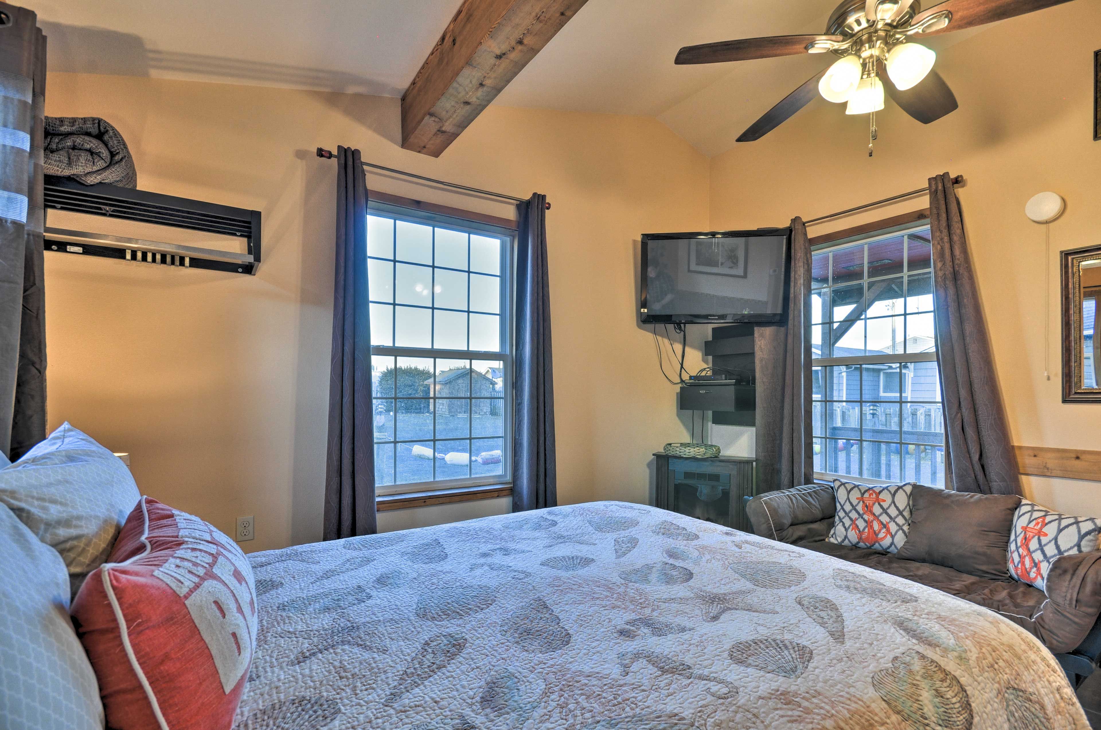 Studio | Queen Bed
