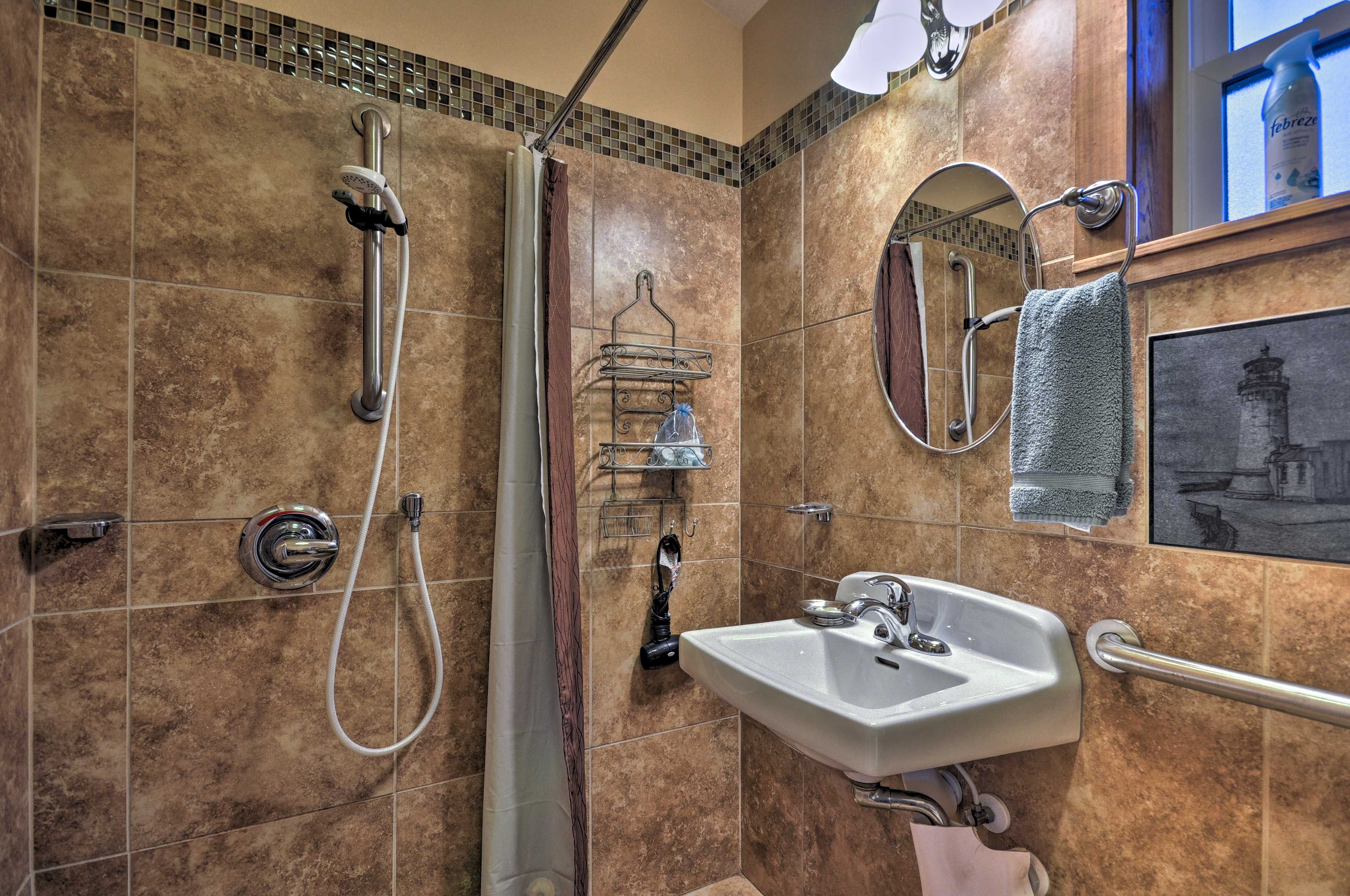 Full Bathroom | Towels & Linens Provided