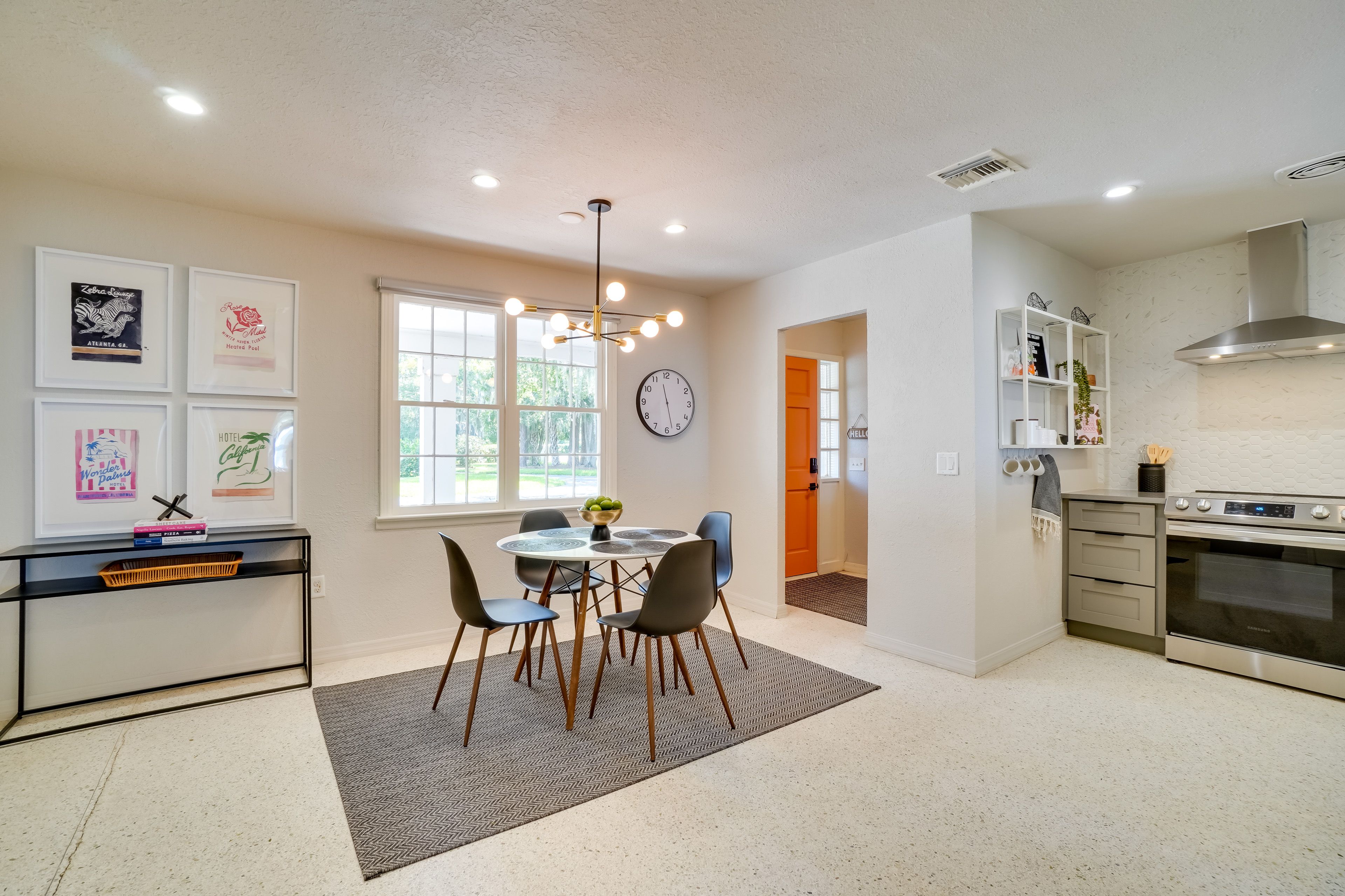 Kitchen Dining Area