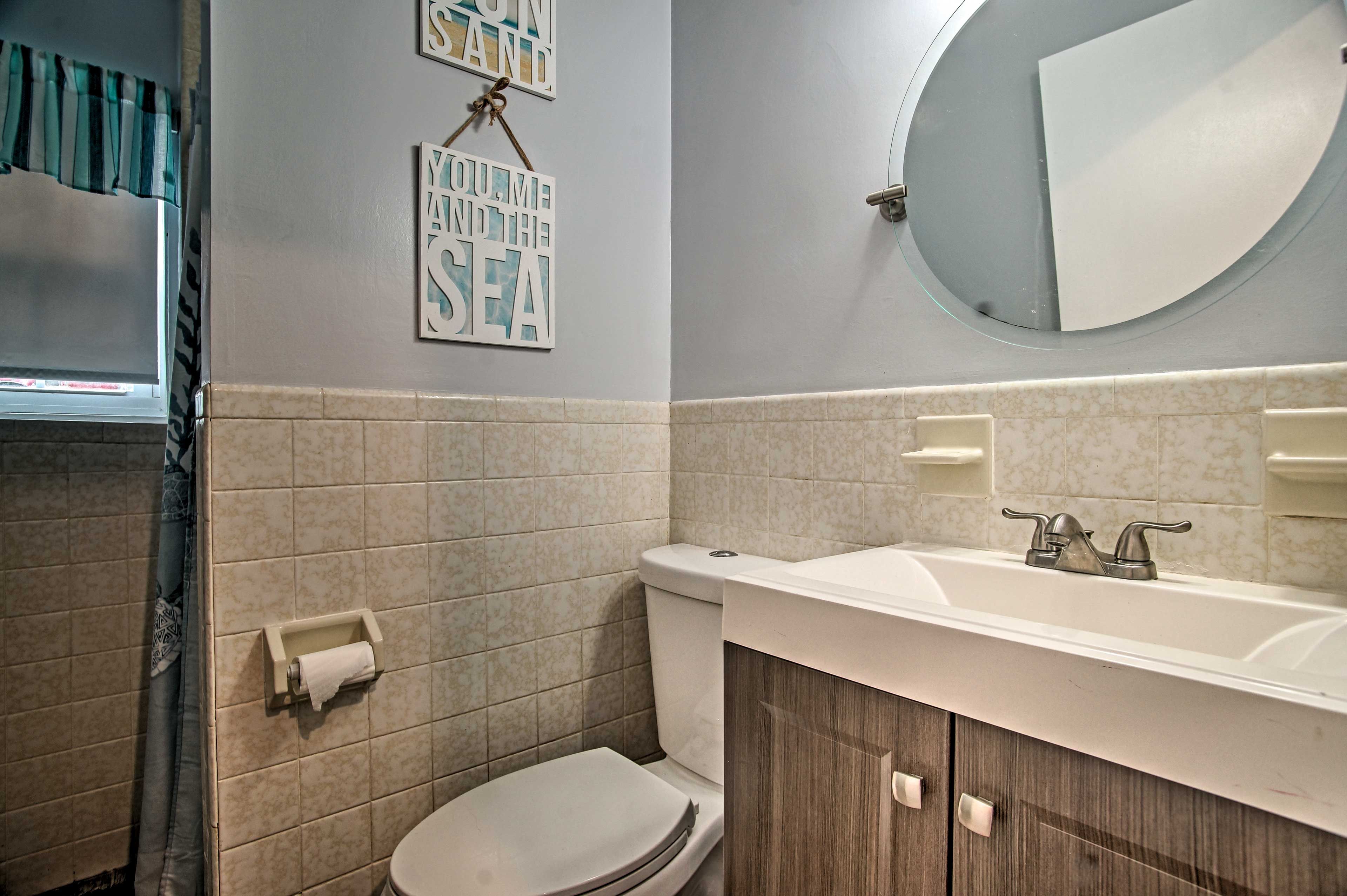 Full Bathroom | Complimentary Toiletries