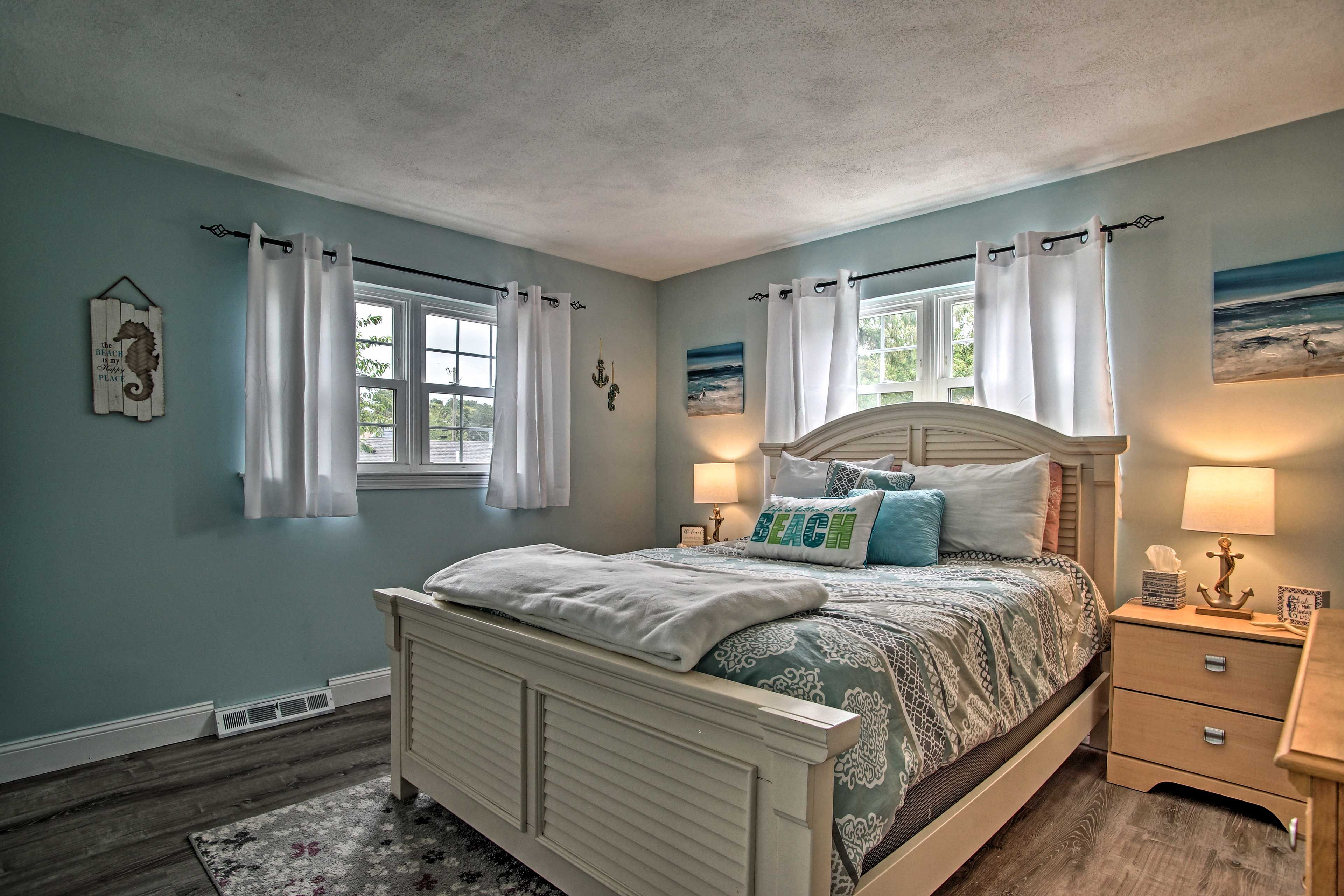 Bedroom 1 | Queen Bed