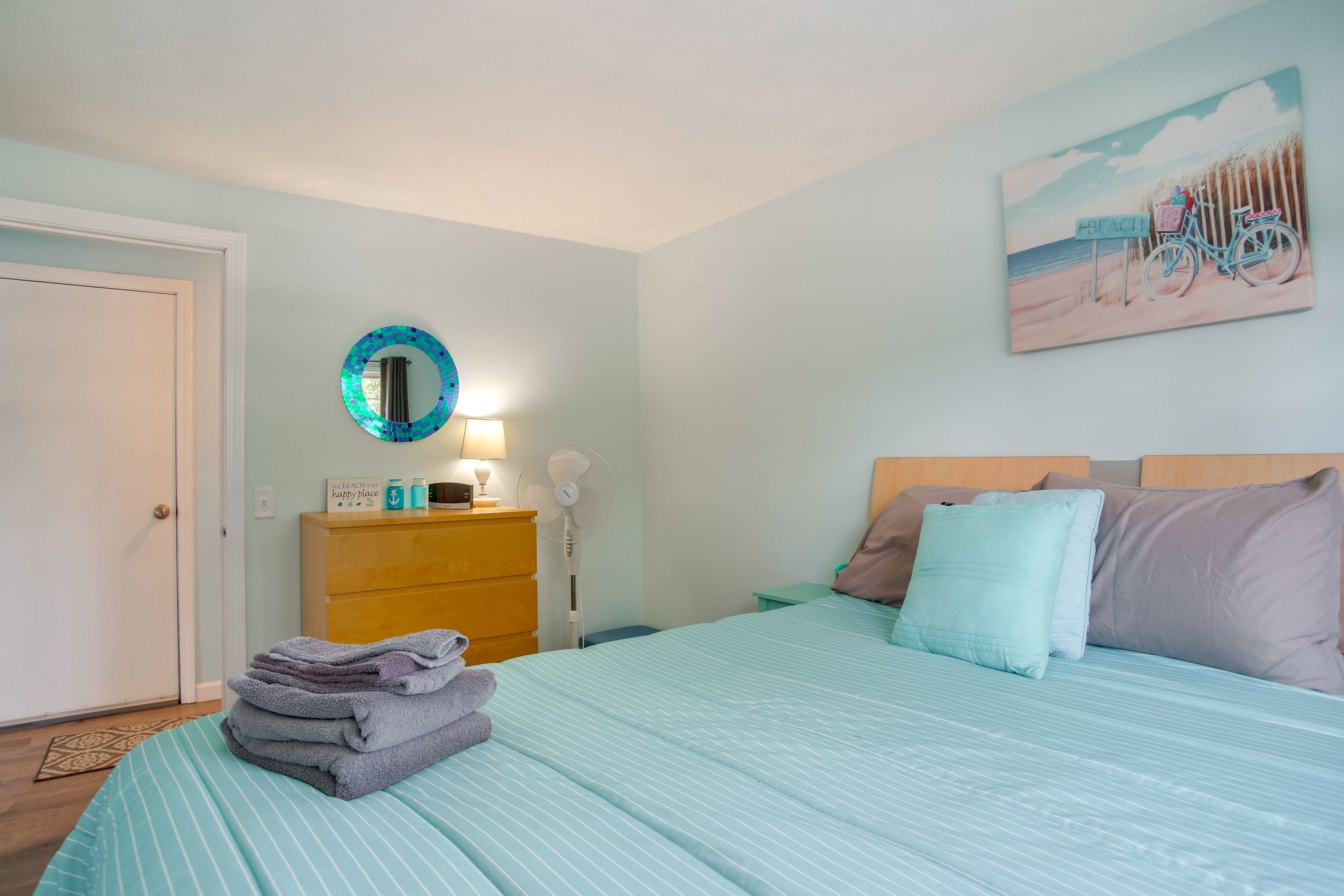 Bedroom 3 | Queen Bed