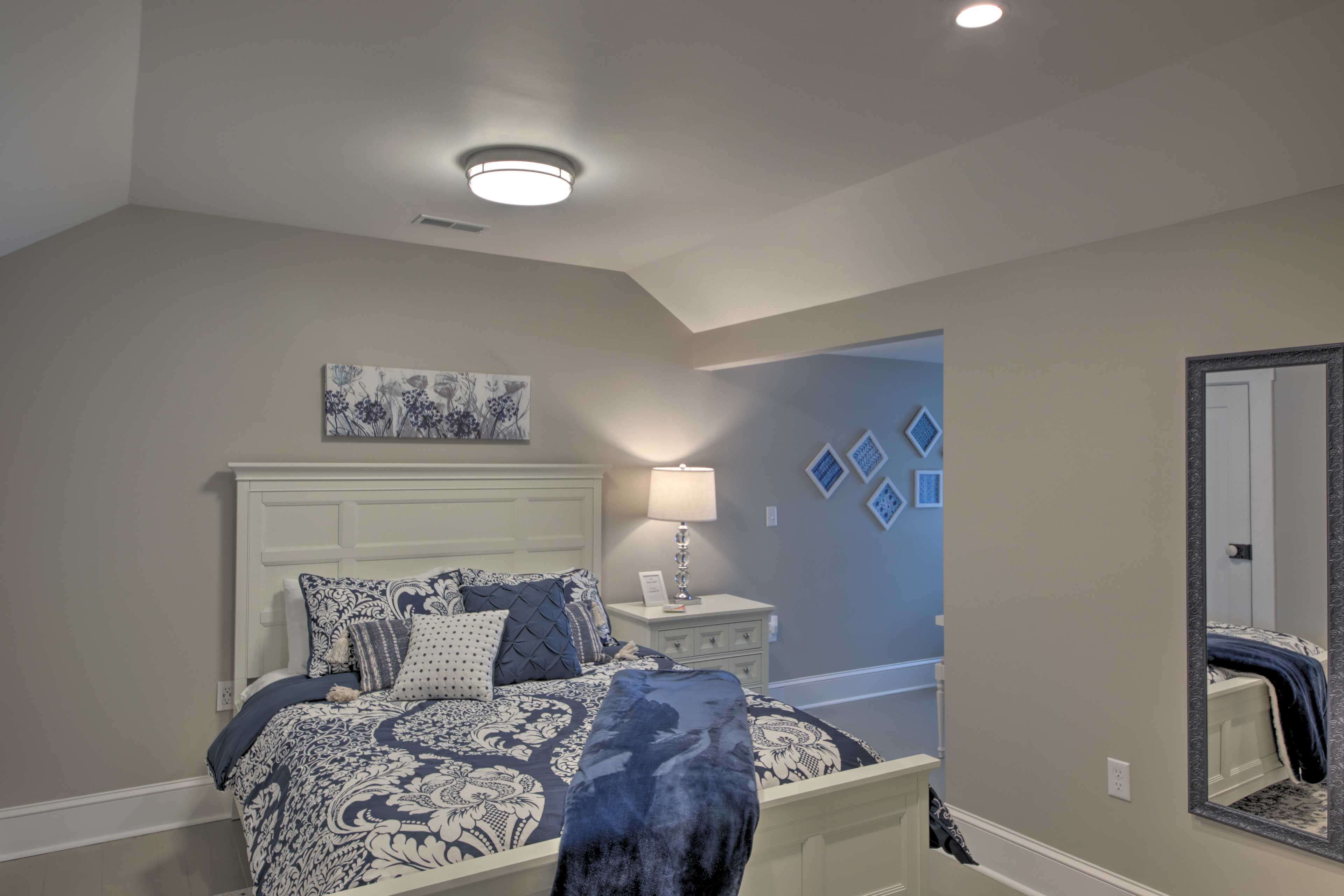 Bedroom 2 | Queen Bed | 2nd Floor