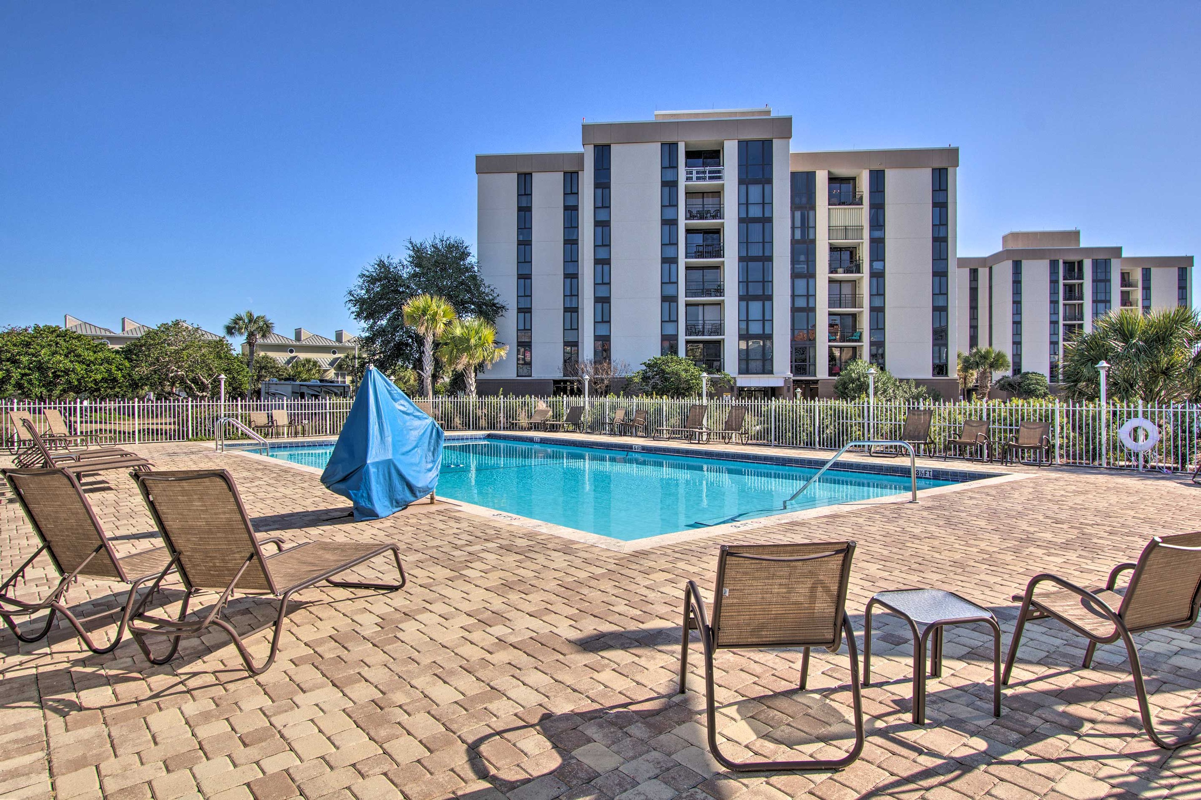 Enclave Community | Outdoor Pool