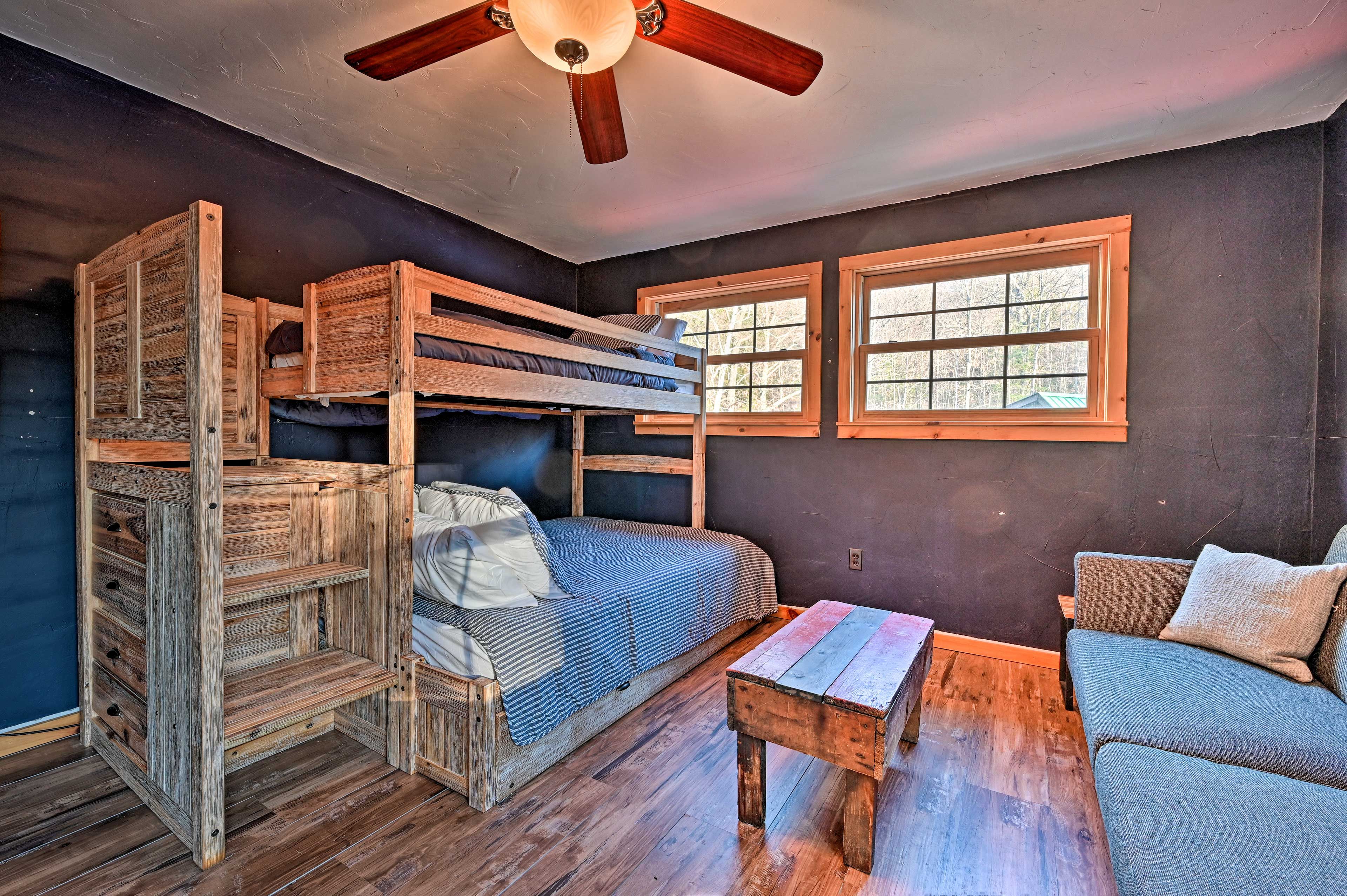 Bedroom 4 | Twin/Full Bunk Bed | Twin Trundle Bed