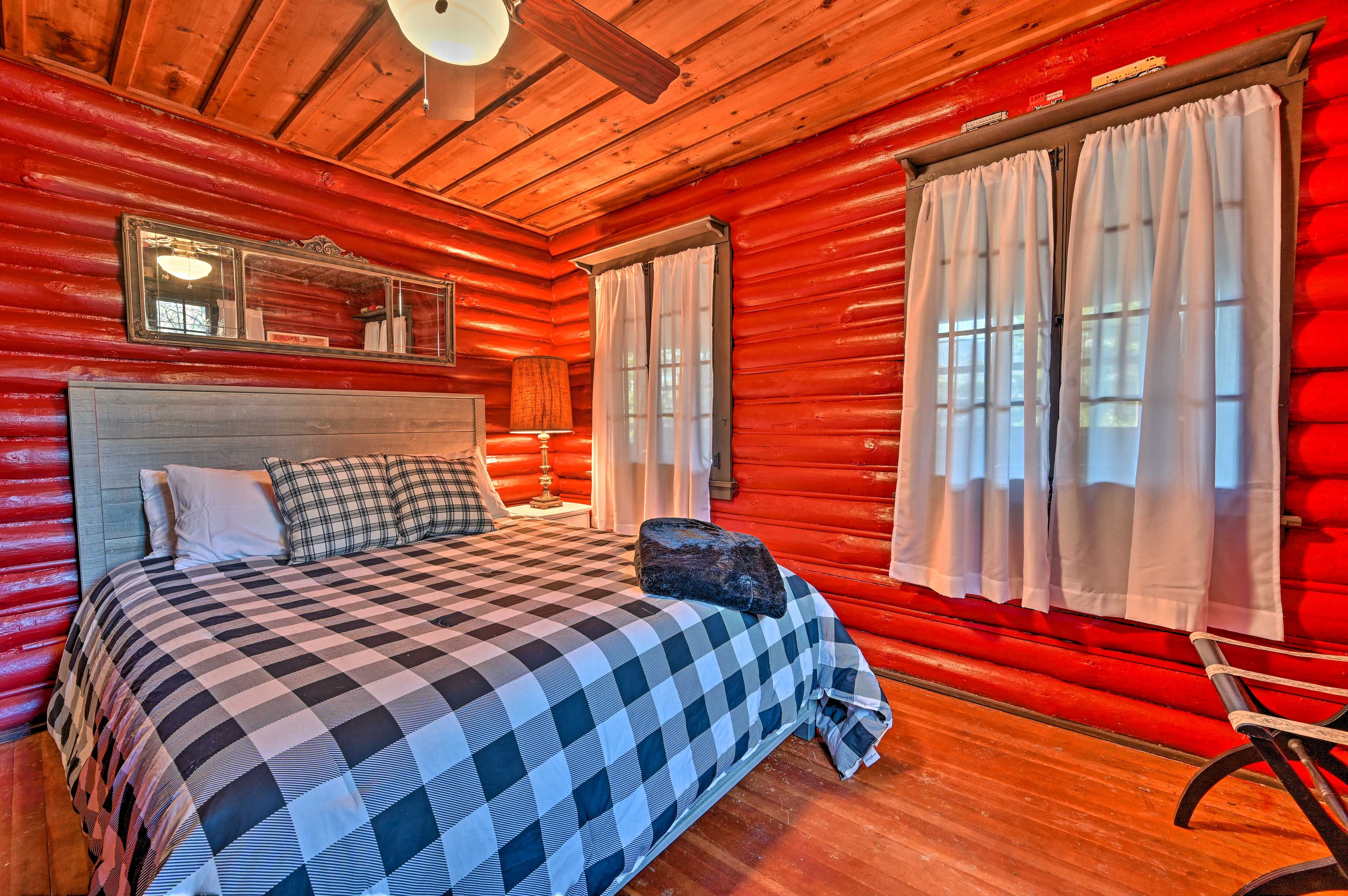 Bedroom 1 | King Bed | Linens Provided