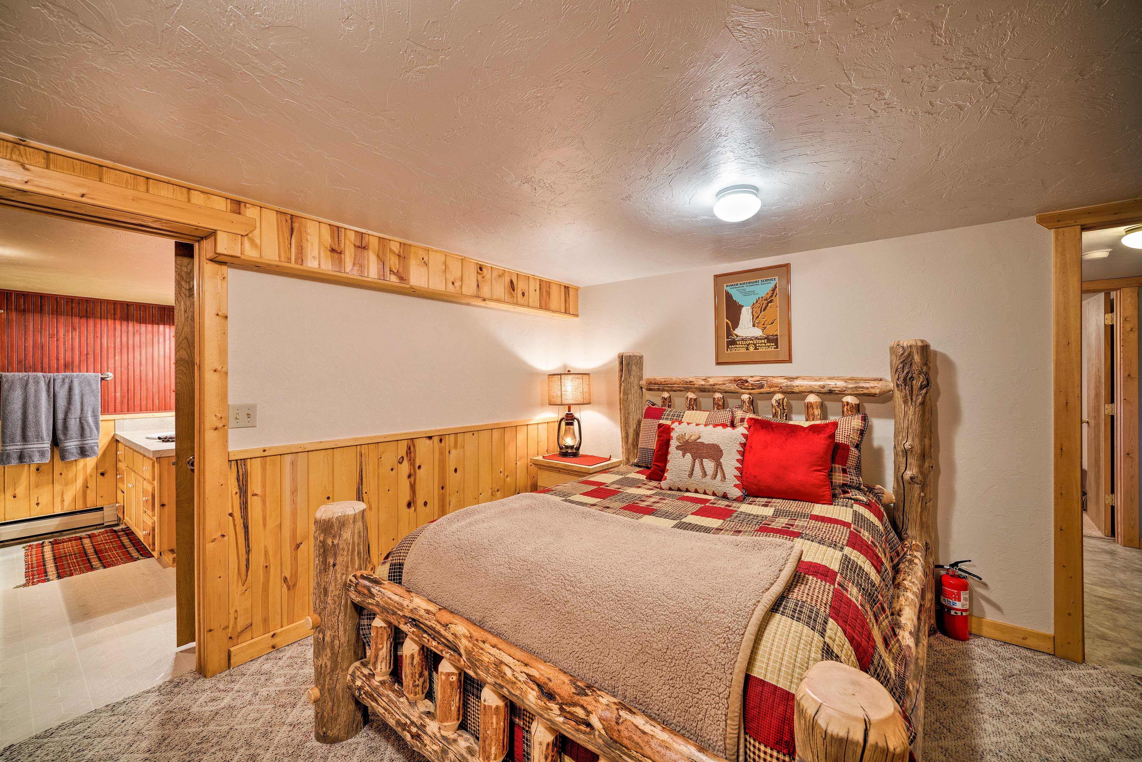 Bedroom 2 | Queen Bed