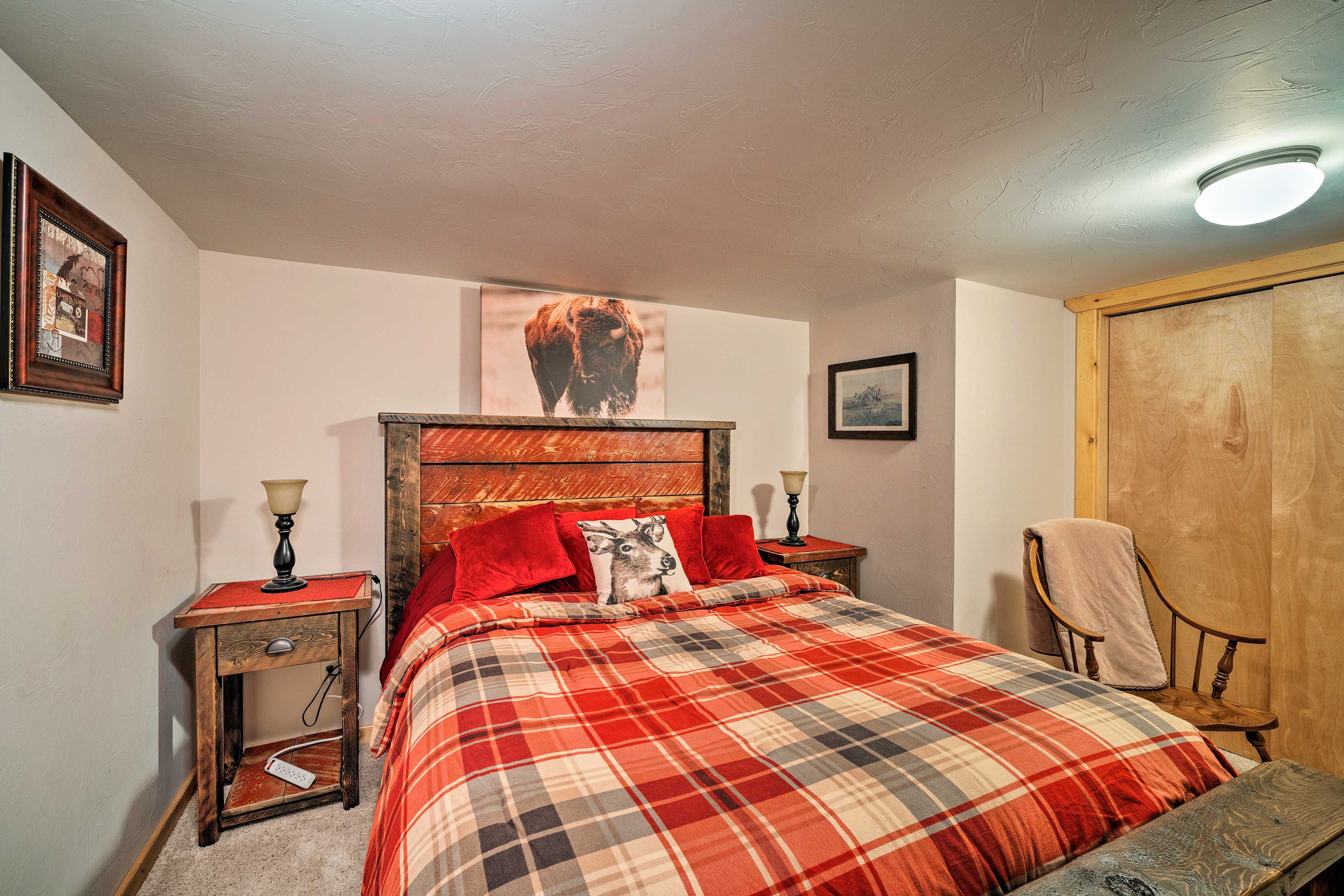 Bedroom 3 | Queen Bed