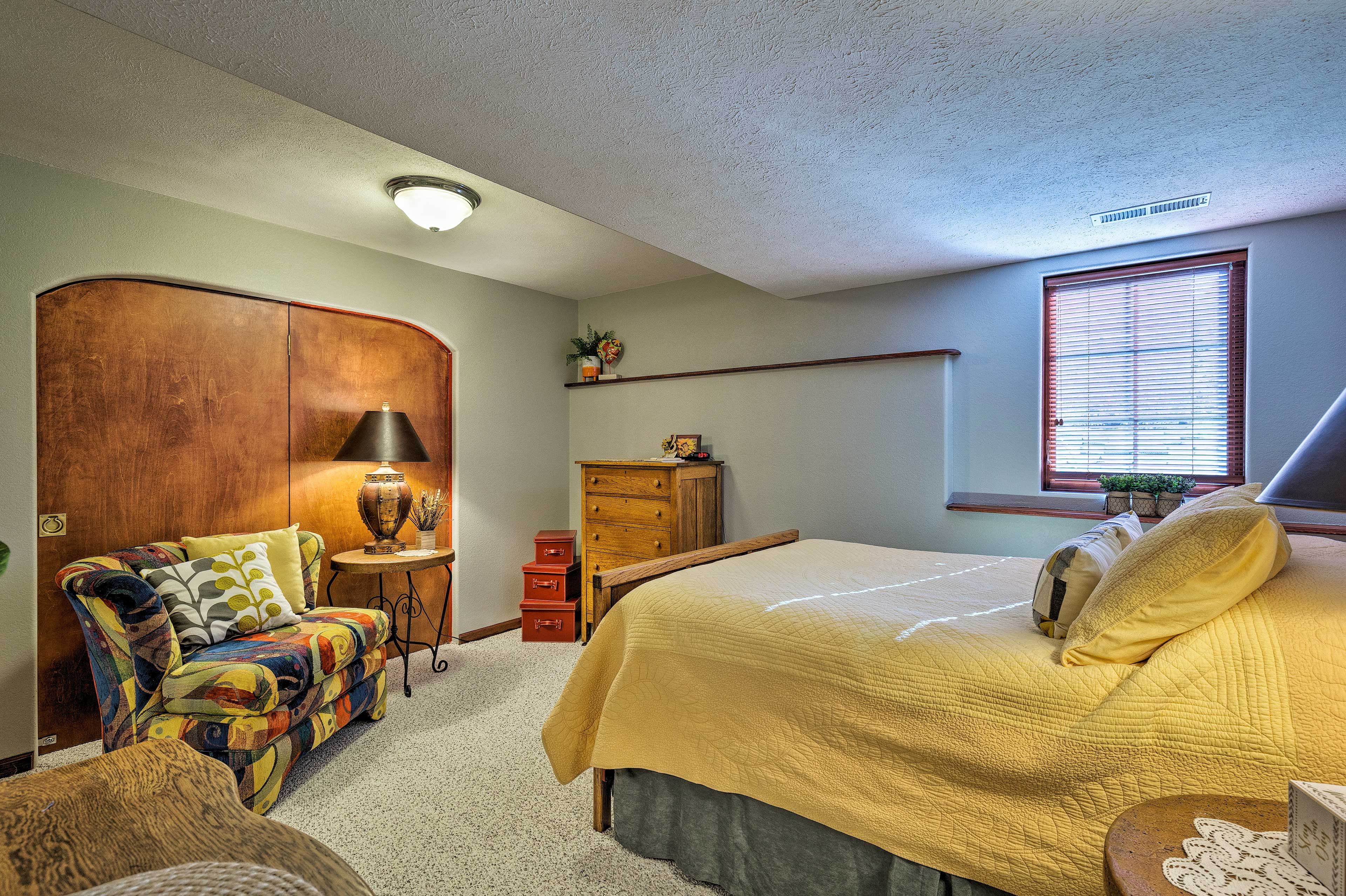 Bedroom | Full Bed | Linens Provided