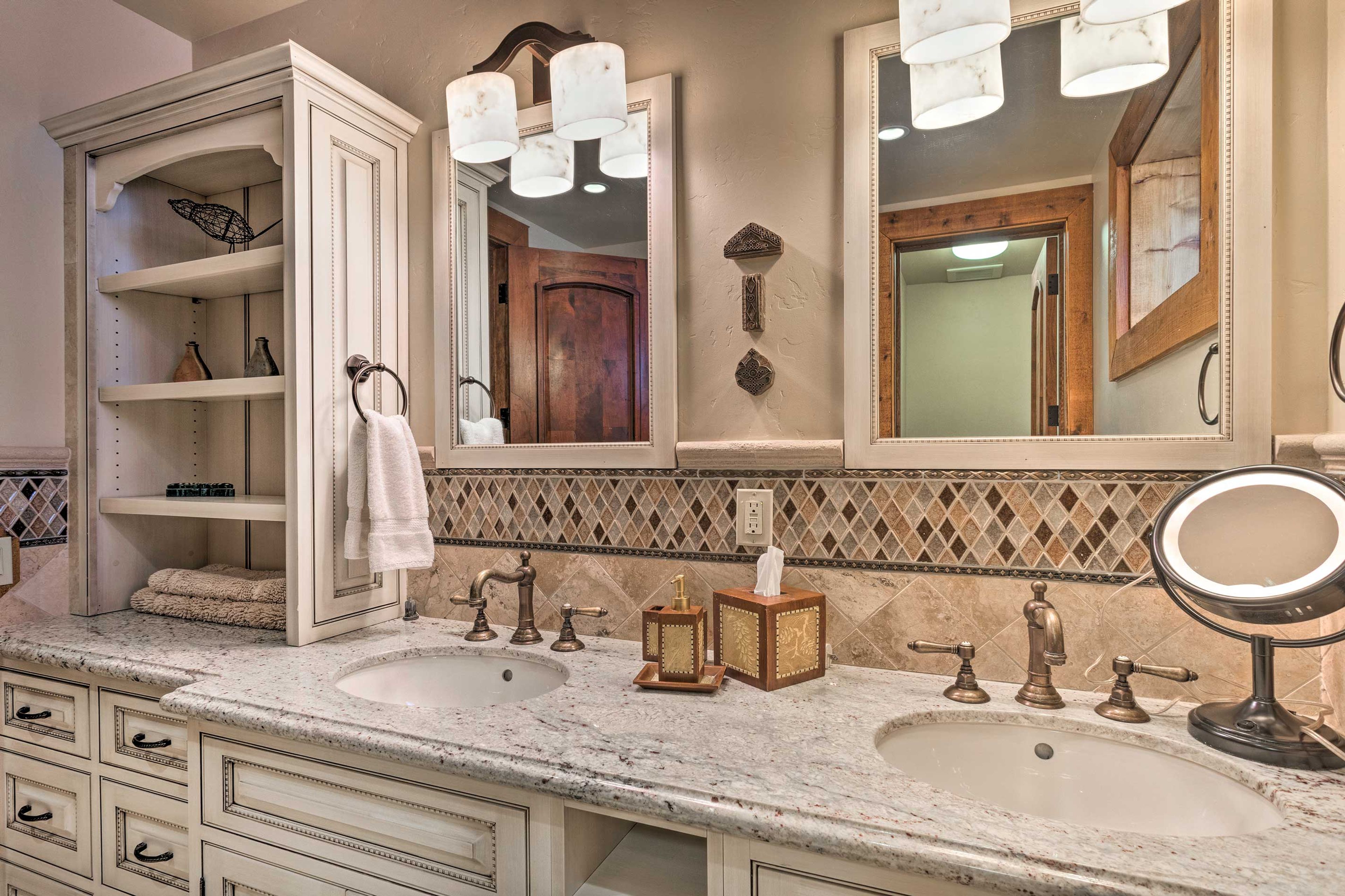 The second en-suite is equipped with double sinks and a large vanity.