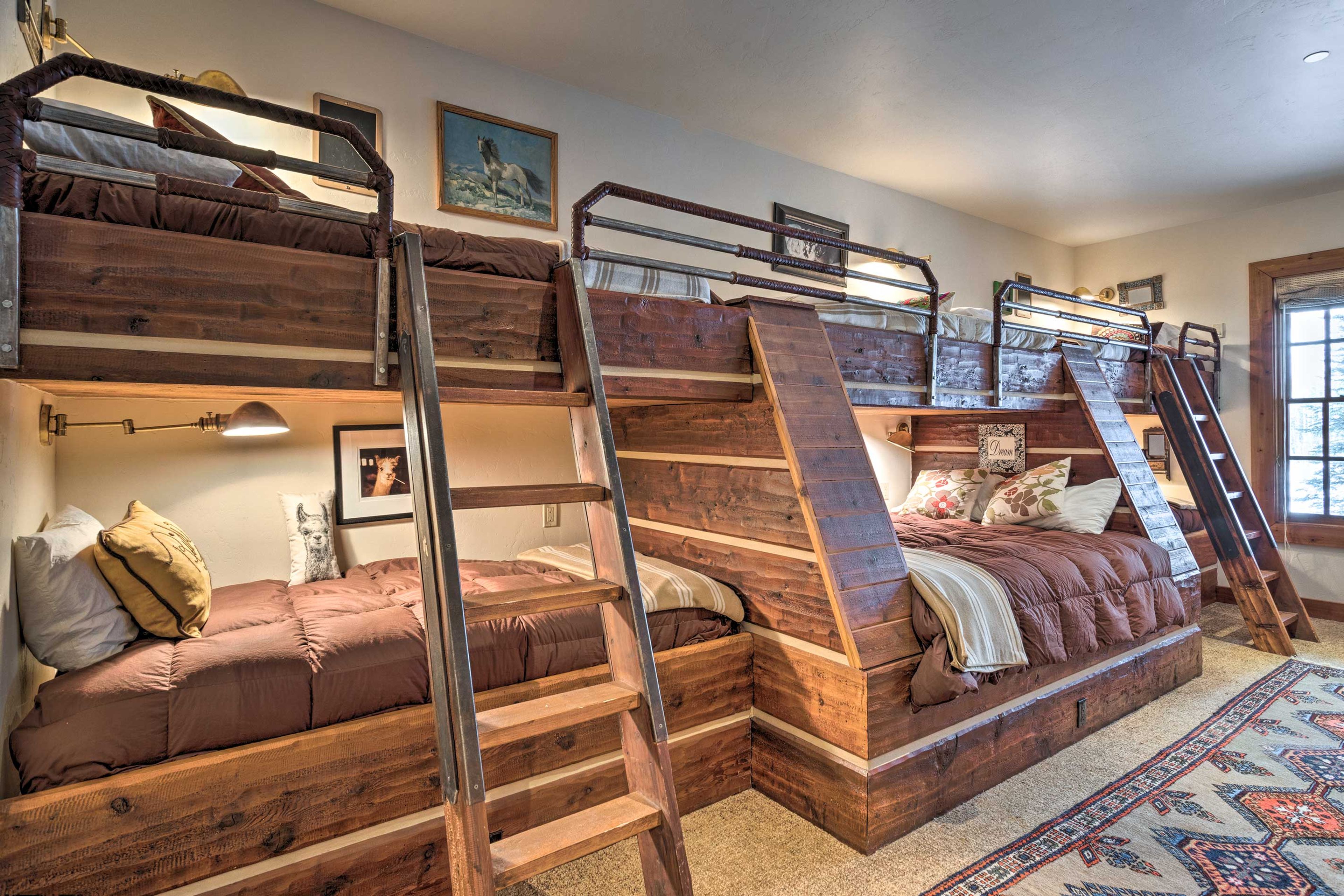 The fifth bedroom features 2 twin bunk beds and a twin-over-queen bunk bed.