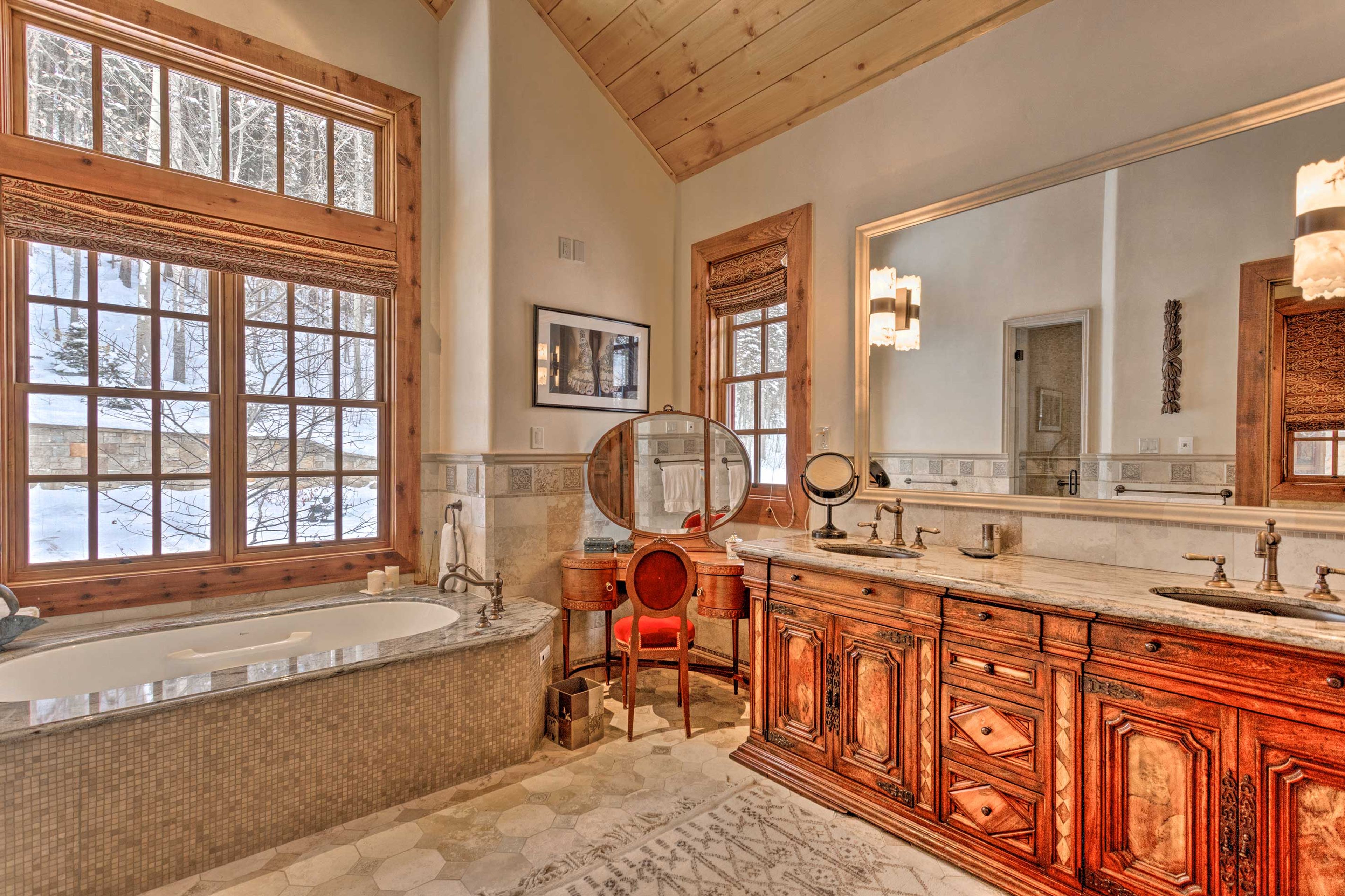 The gorgeous en-suite features double sinks and a makeup vanity table.