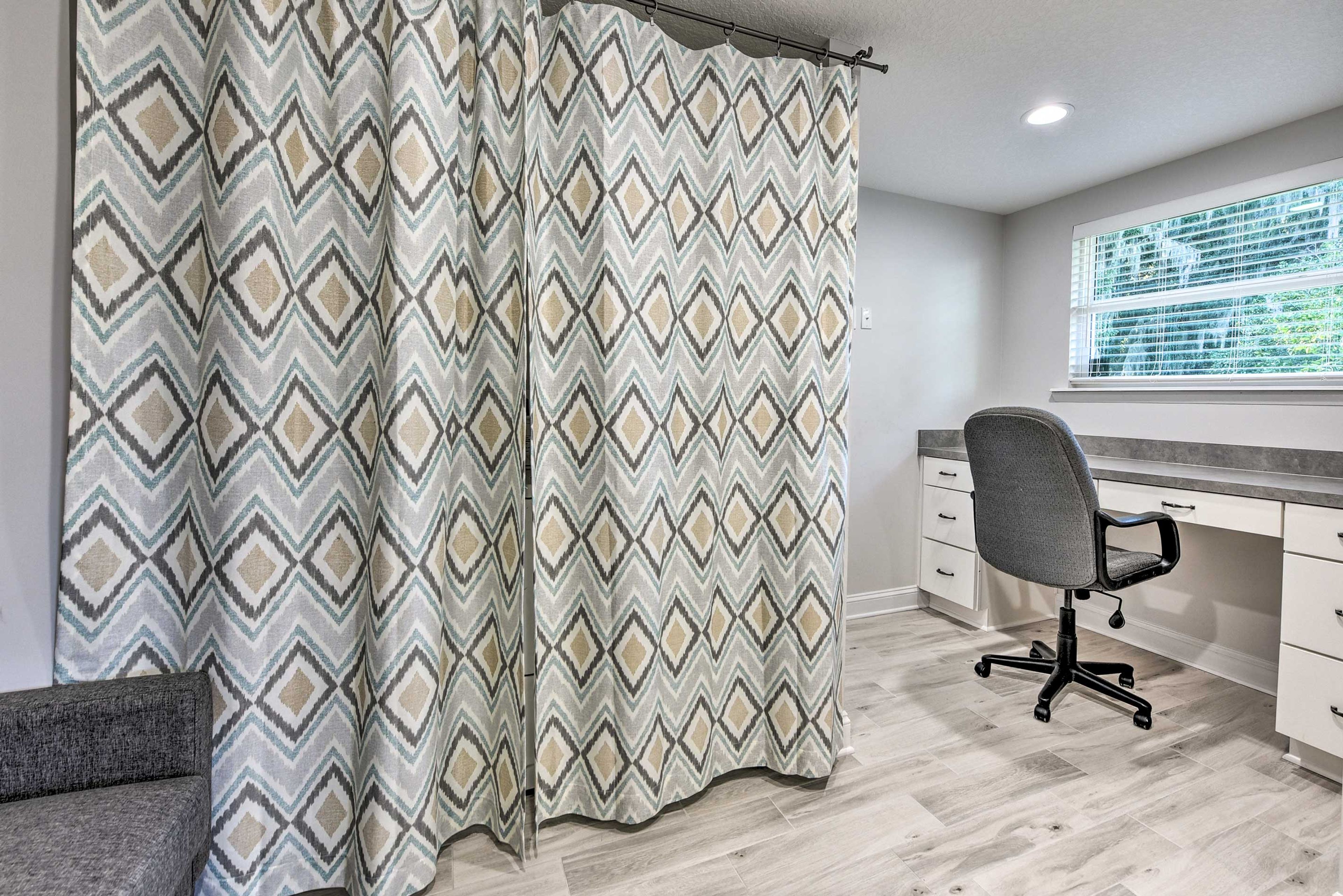 Working on the go? No worries this secluded desk has you covered!