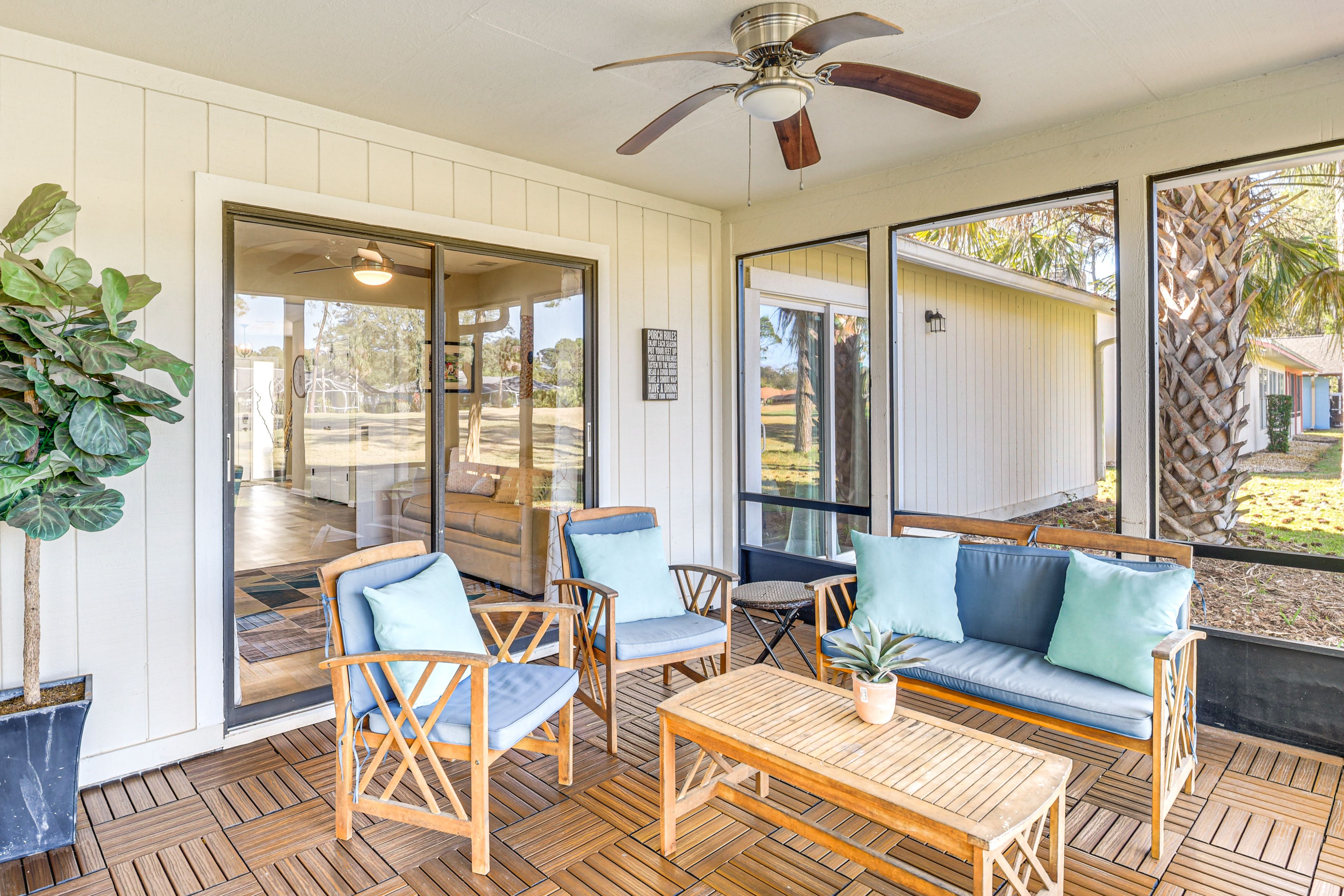 Screened Patio | Charcoal Grill