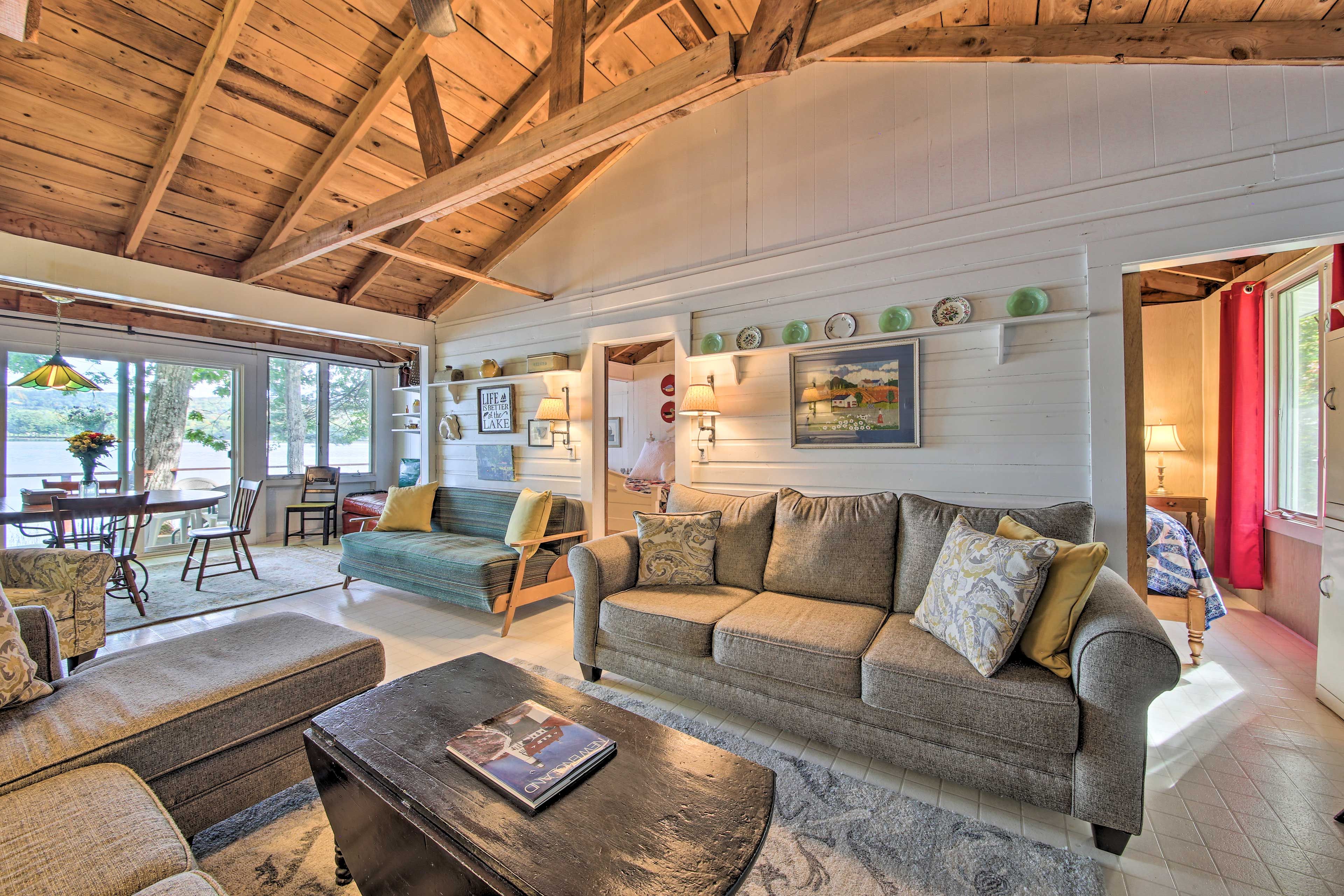 Living Room | Free WiFi