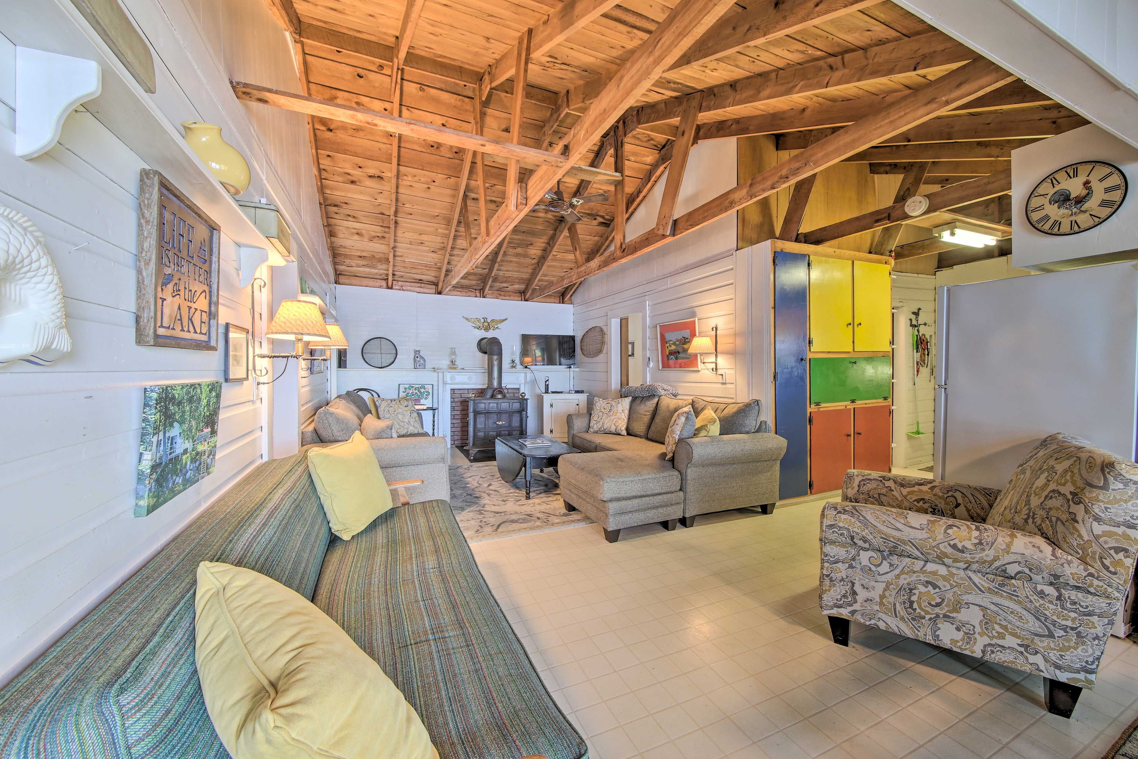 Living Room | 800 Sq Ft
