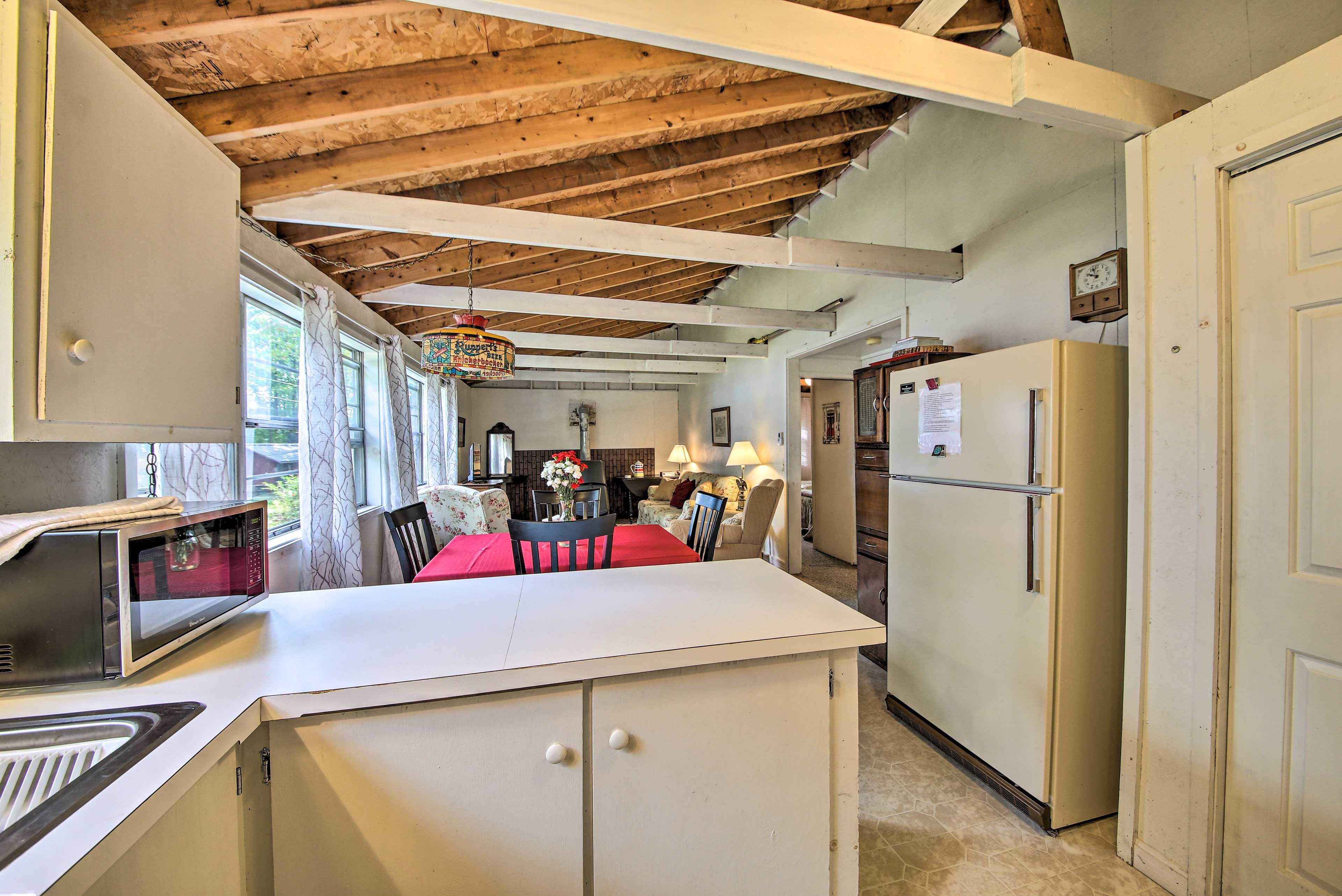 Well-Equipped Kitchen | Microwave