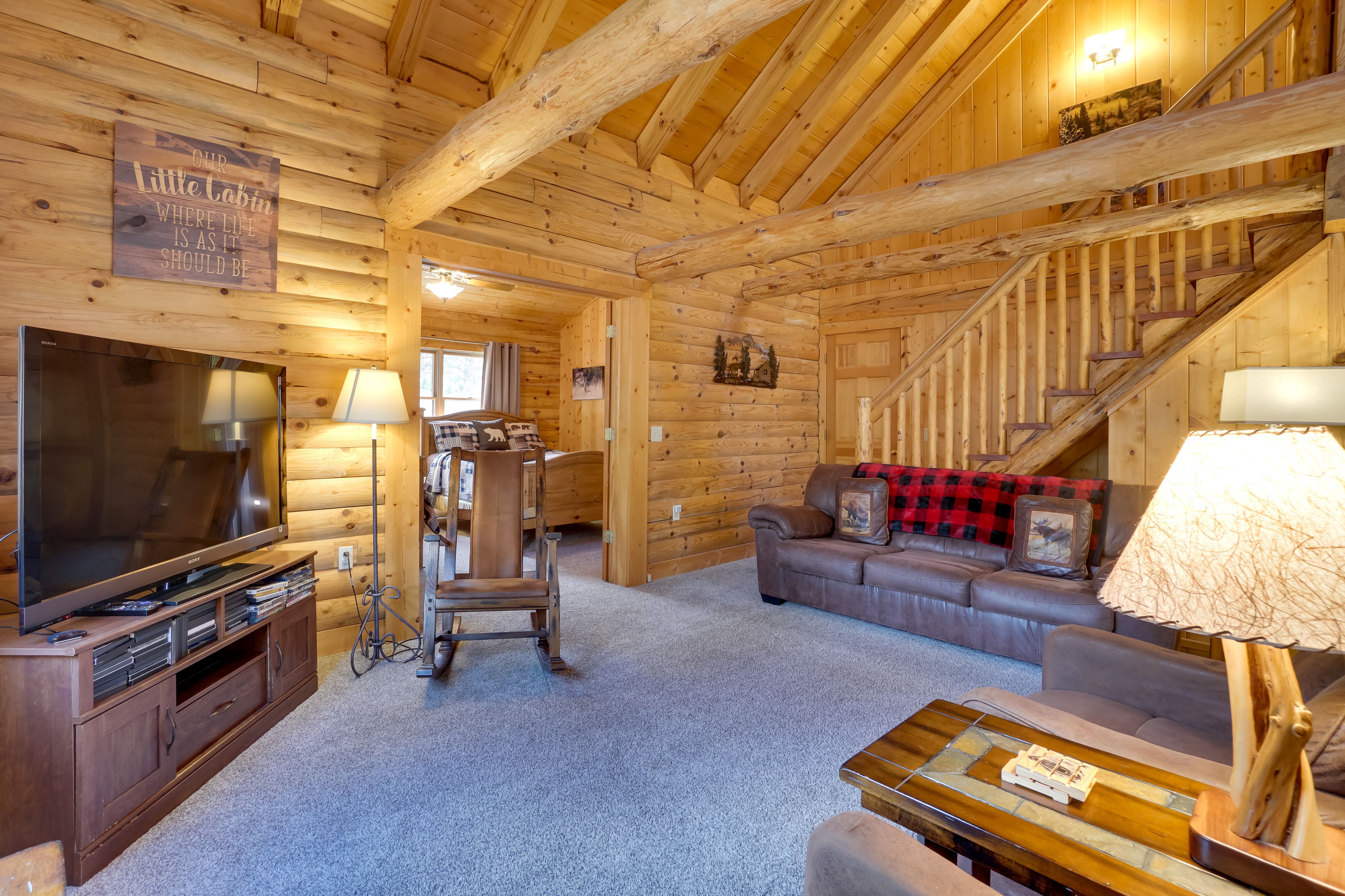 Living Room | Free WiFi | Flat-Screen TV