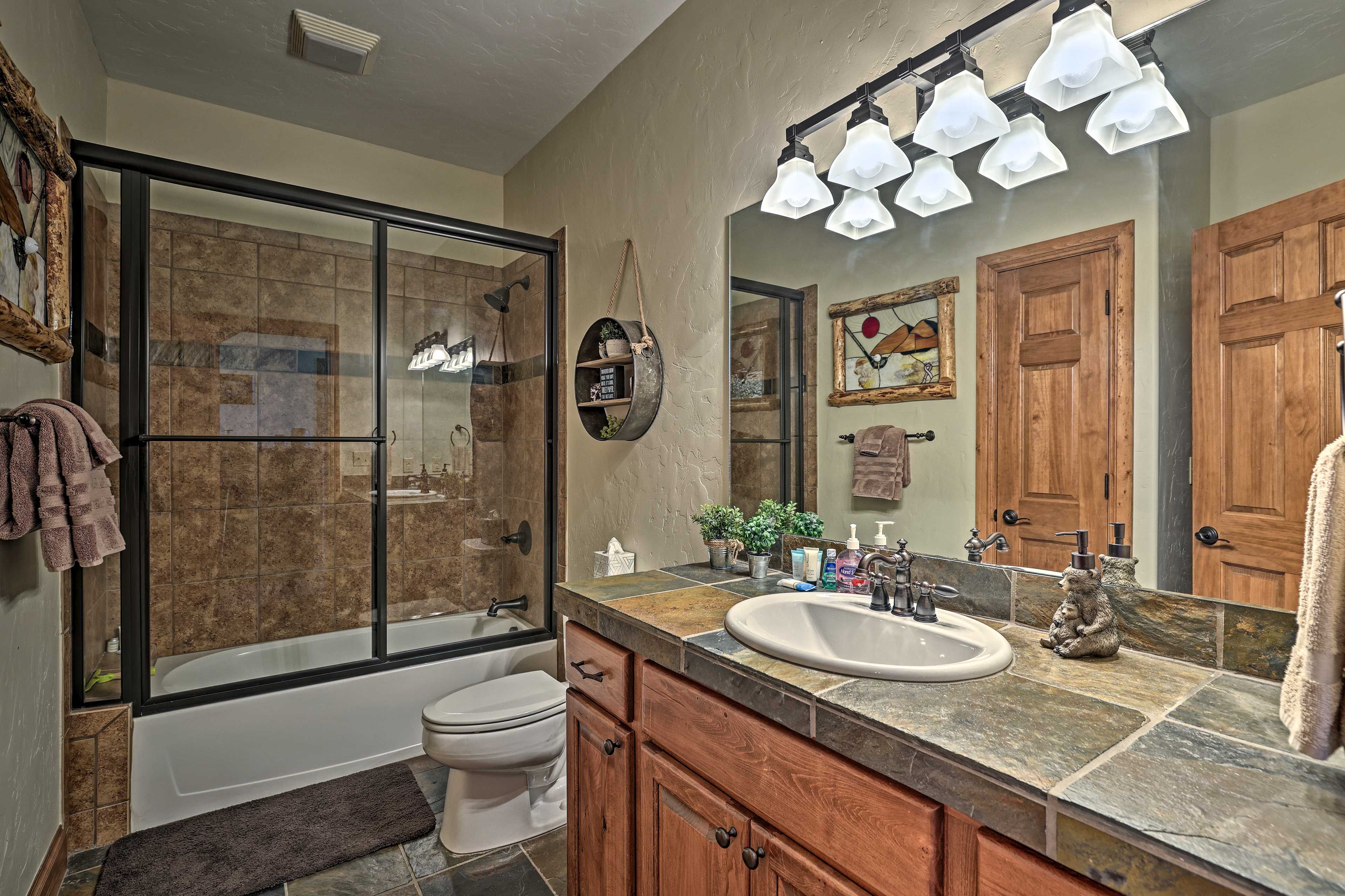 Full Bathroom | Main Level