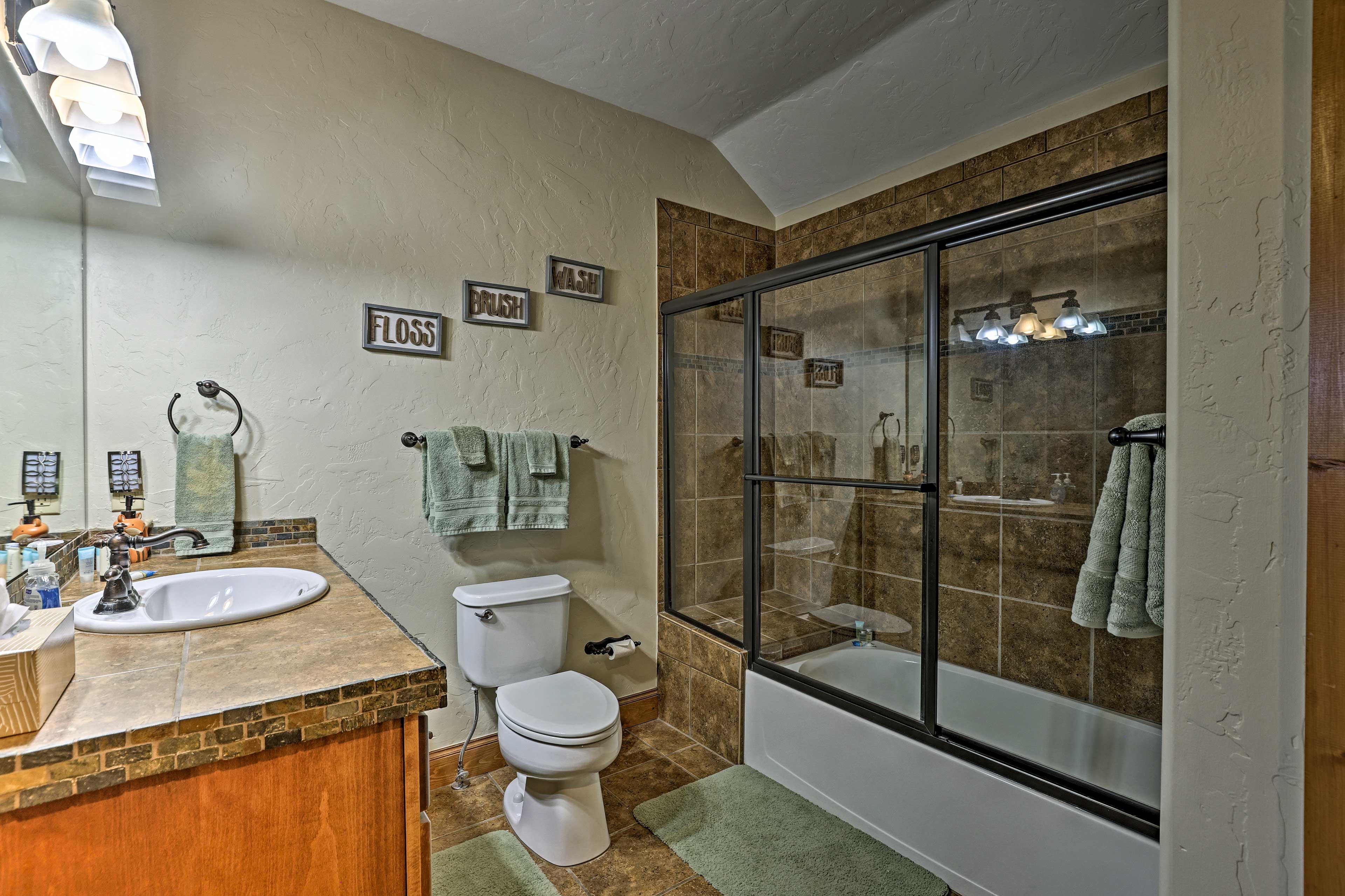 En-Suite Bathroom | Towels Provided