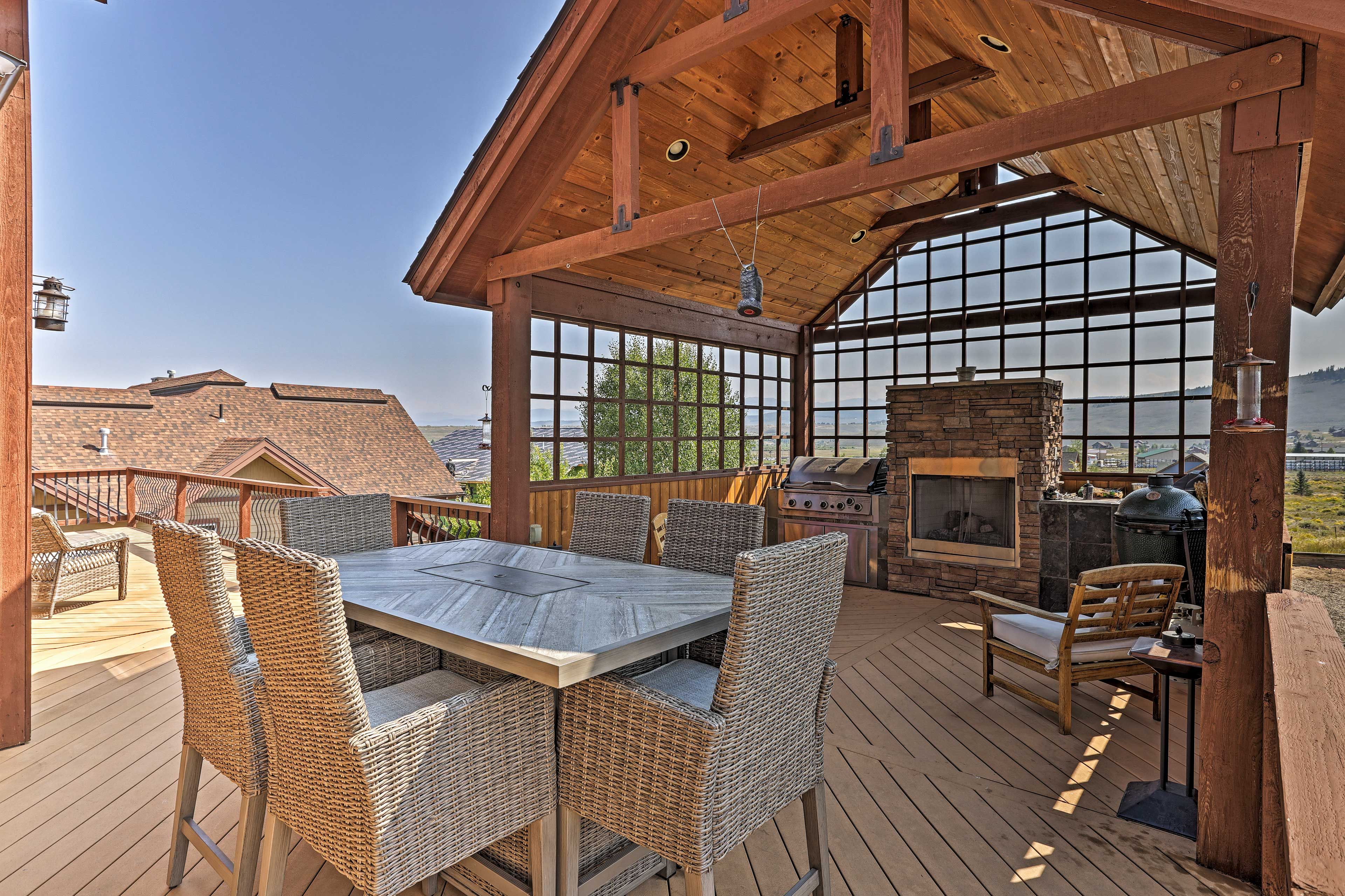 Private Deck | Mountain Views | Outdoor Kitchen | Gas Fireplace
