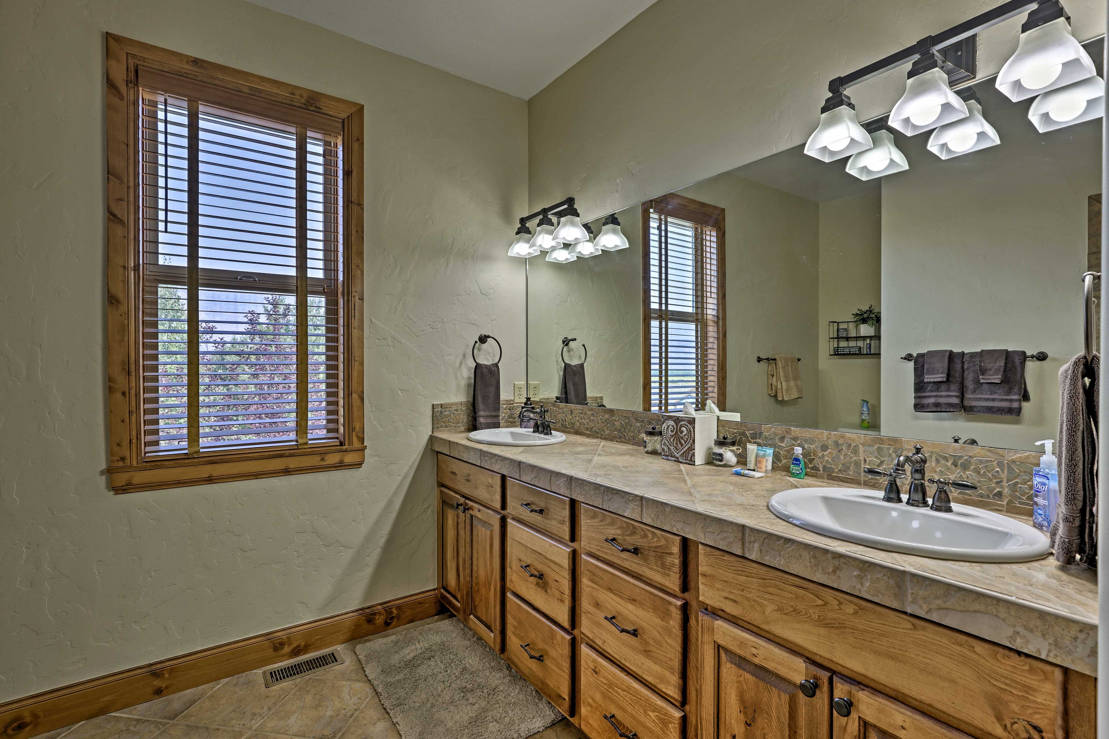 En-Suite Bathroom | Dual Sinks | Towels & Toiletries Provided