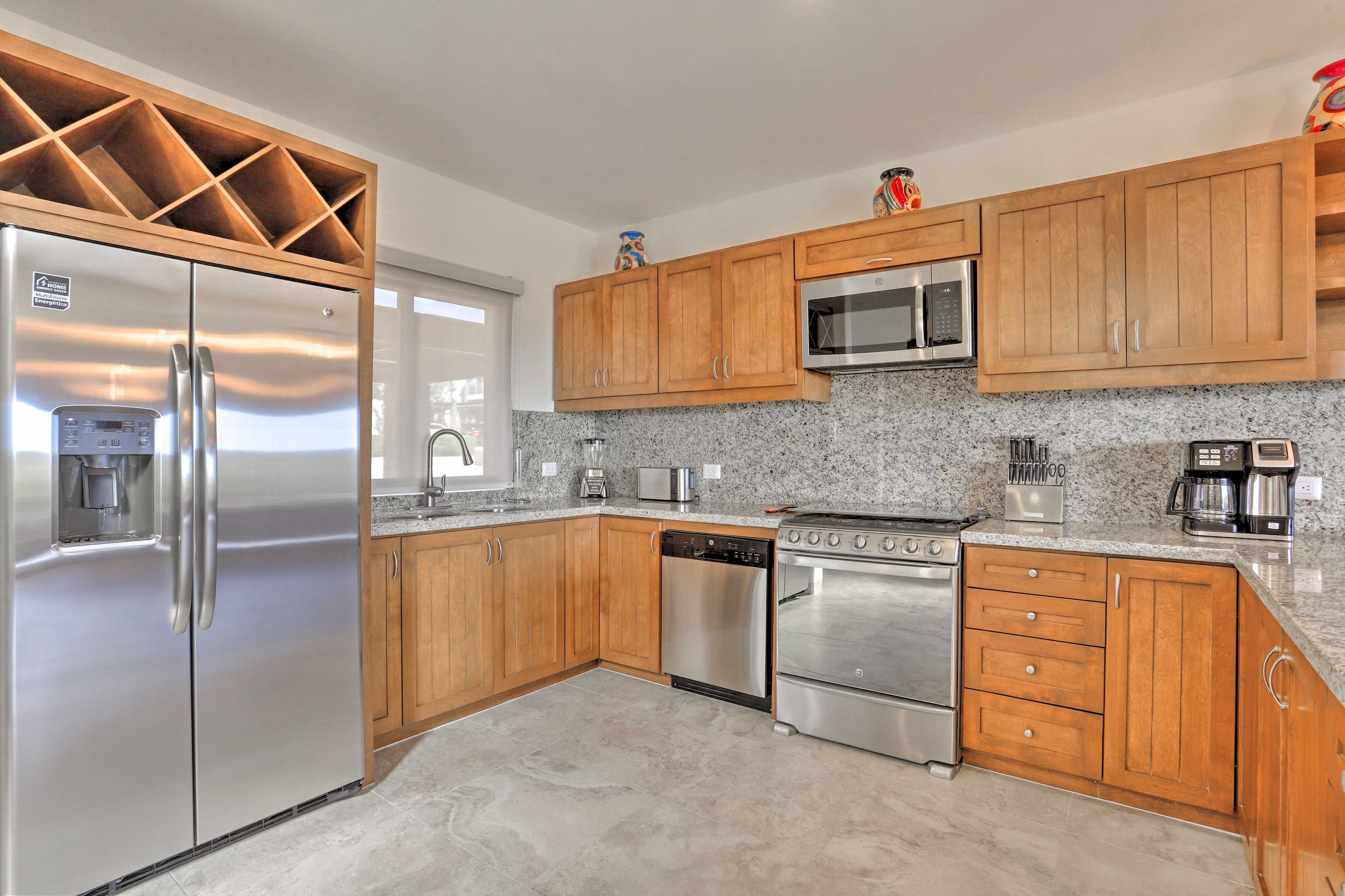 Make meals easily in the fully equipped kitchen.