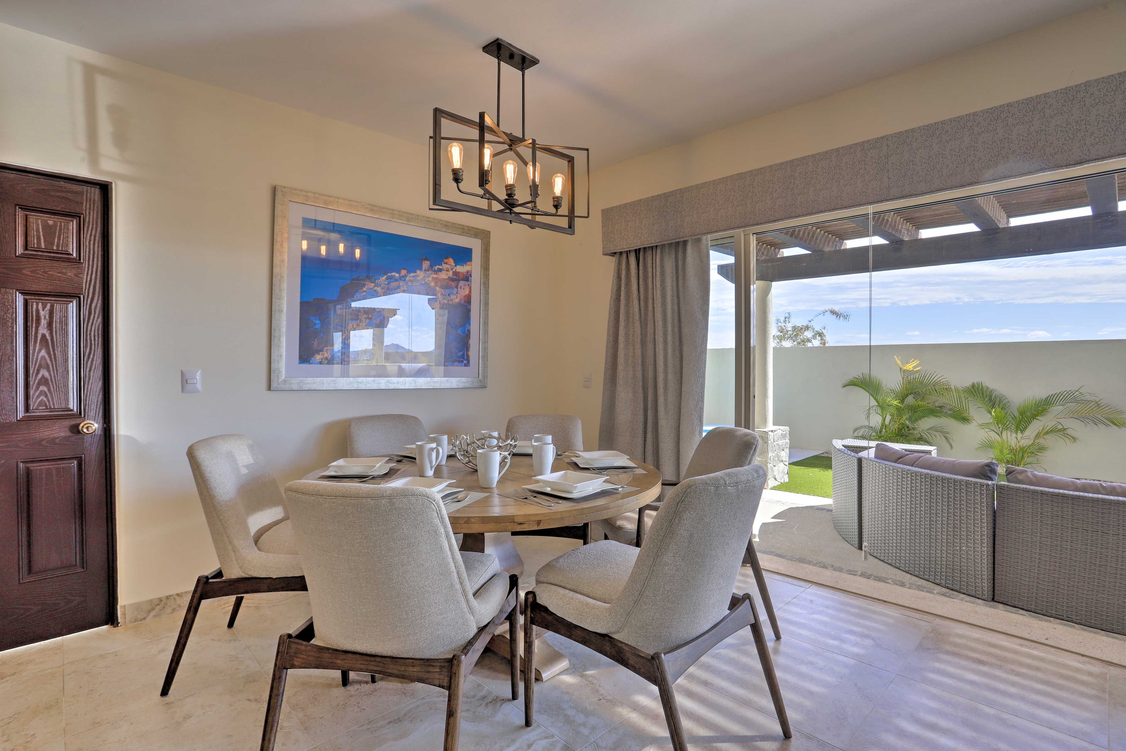 Open the sliding doors to let the breeze flow naturally.