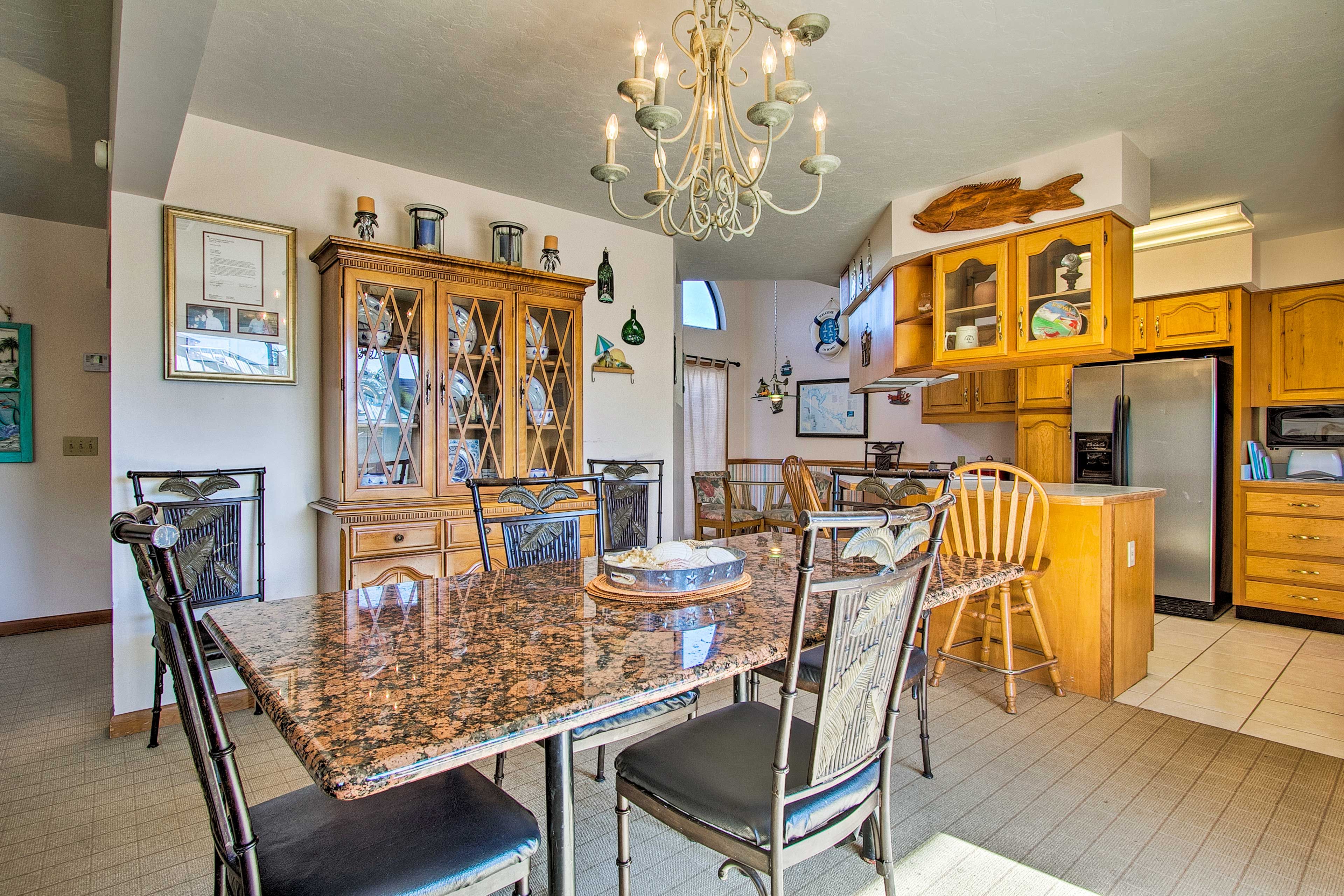 Dining Area | Dishes & Flatware Provided