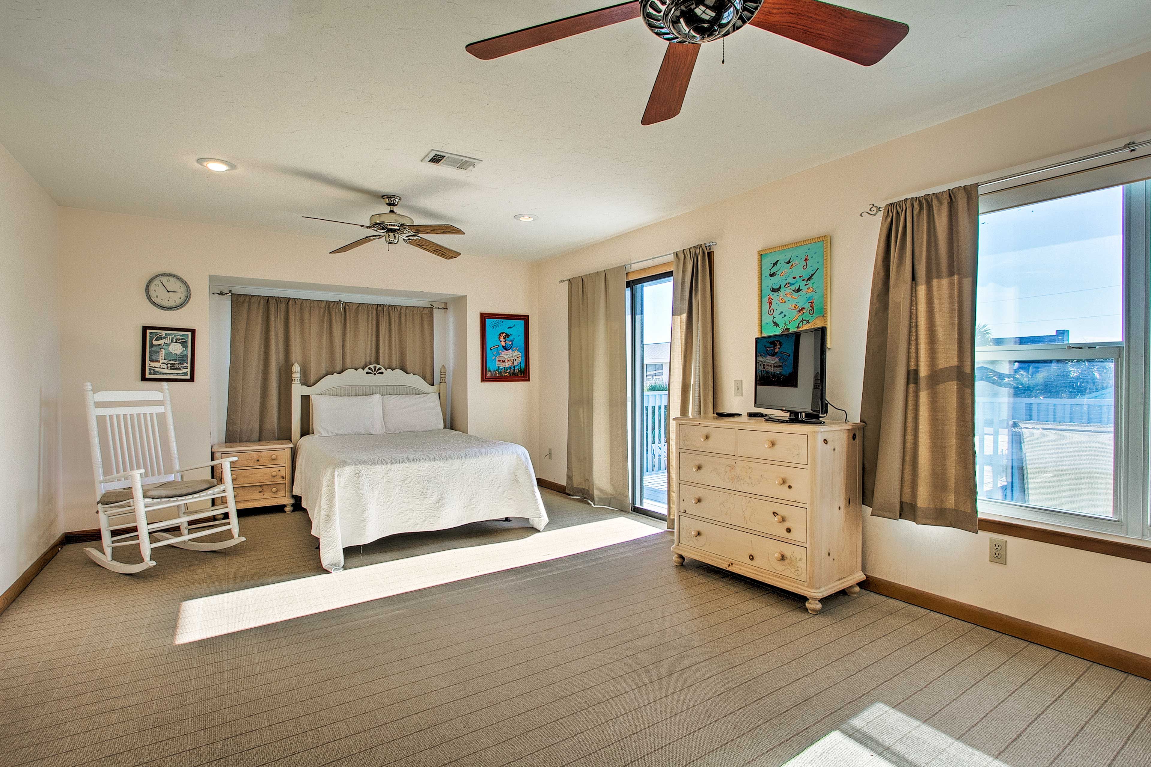 Bedroom 2 | Queen Bed | Balcony Access | 2nd Floor