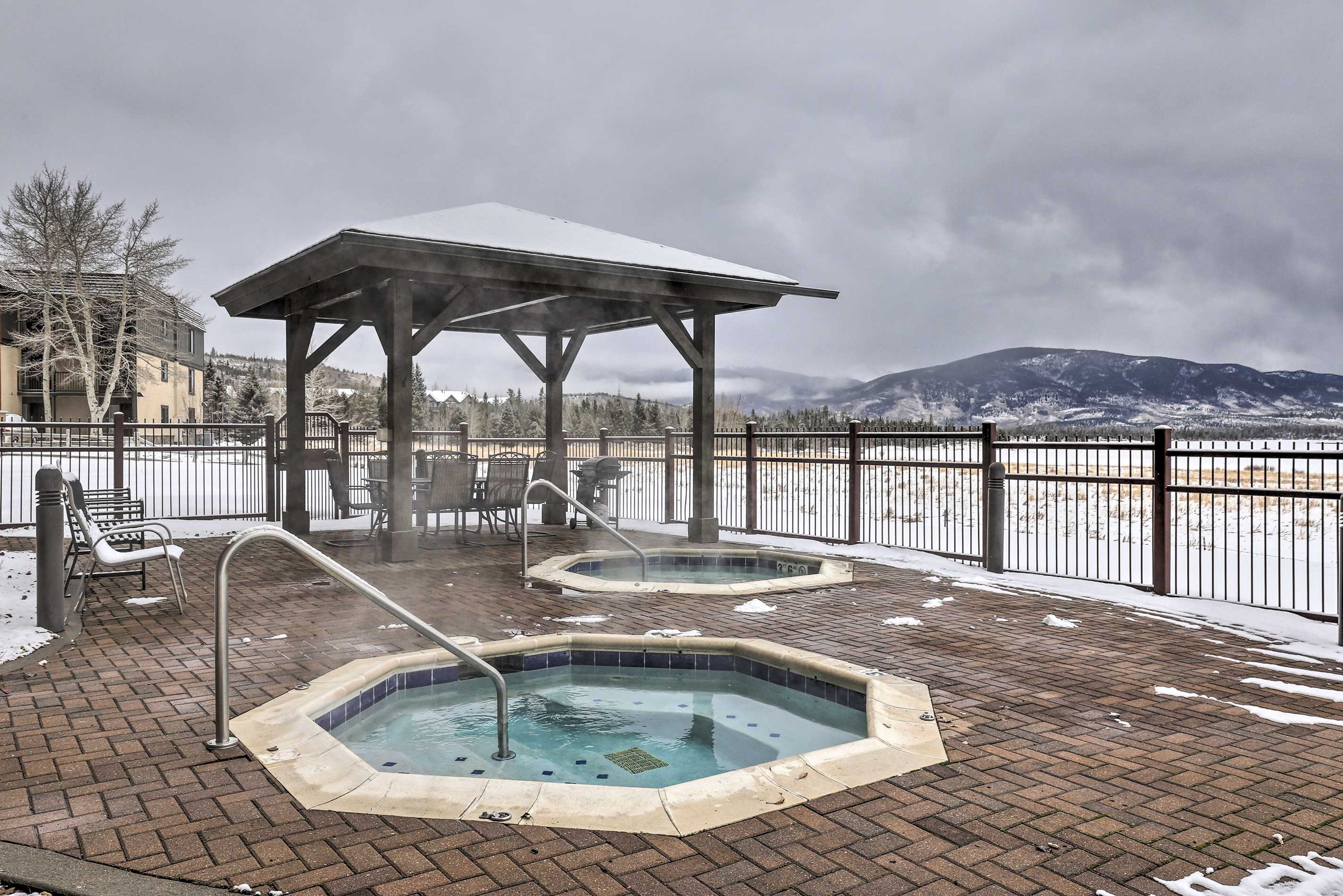 Timberline Cove | Community Hot Tub
