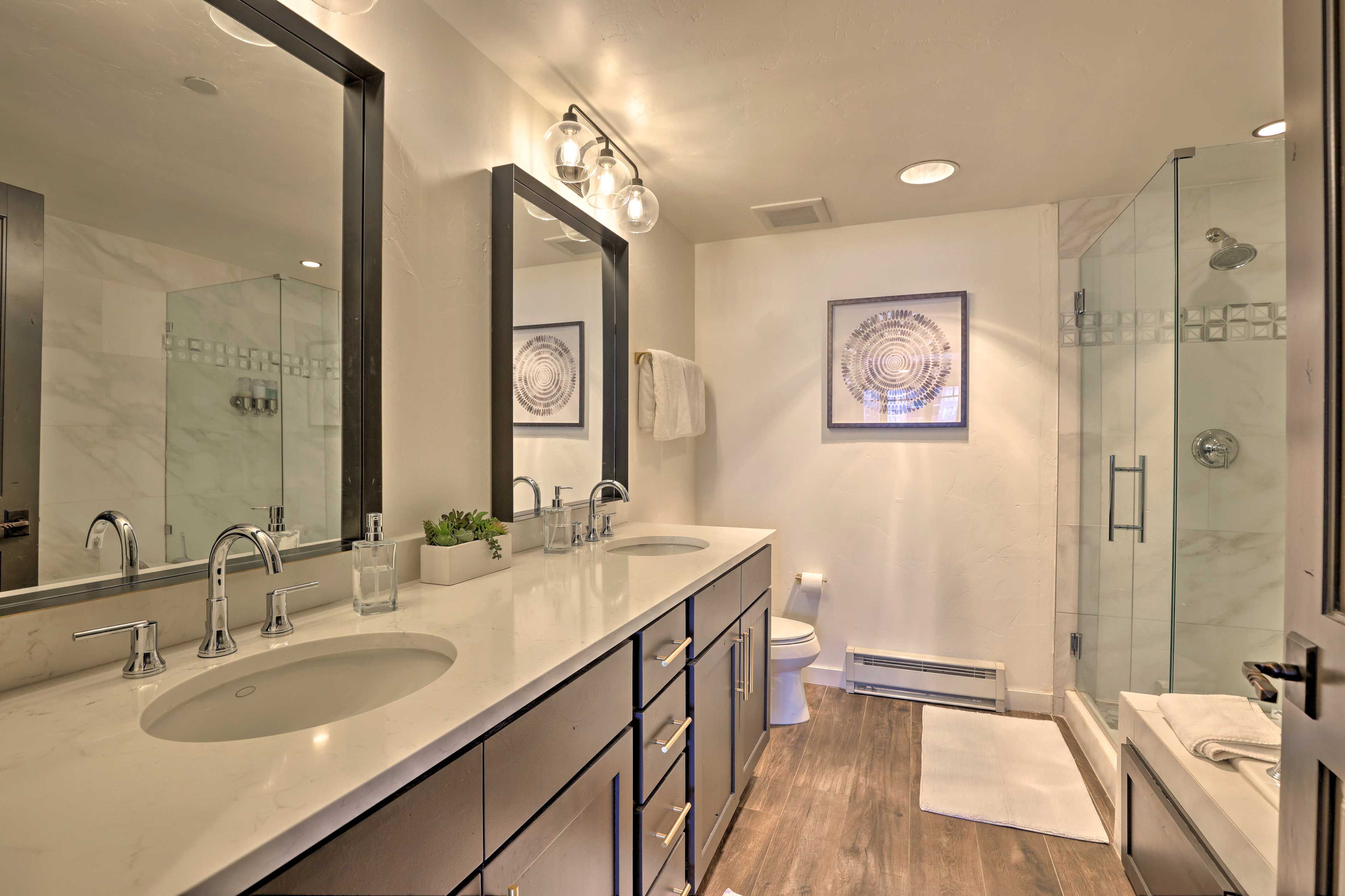 Full En-Suite Bathroom | Towels Provided