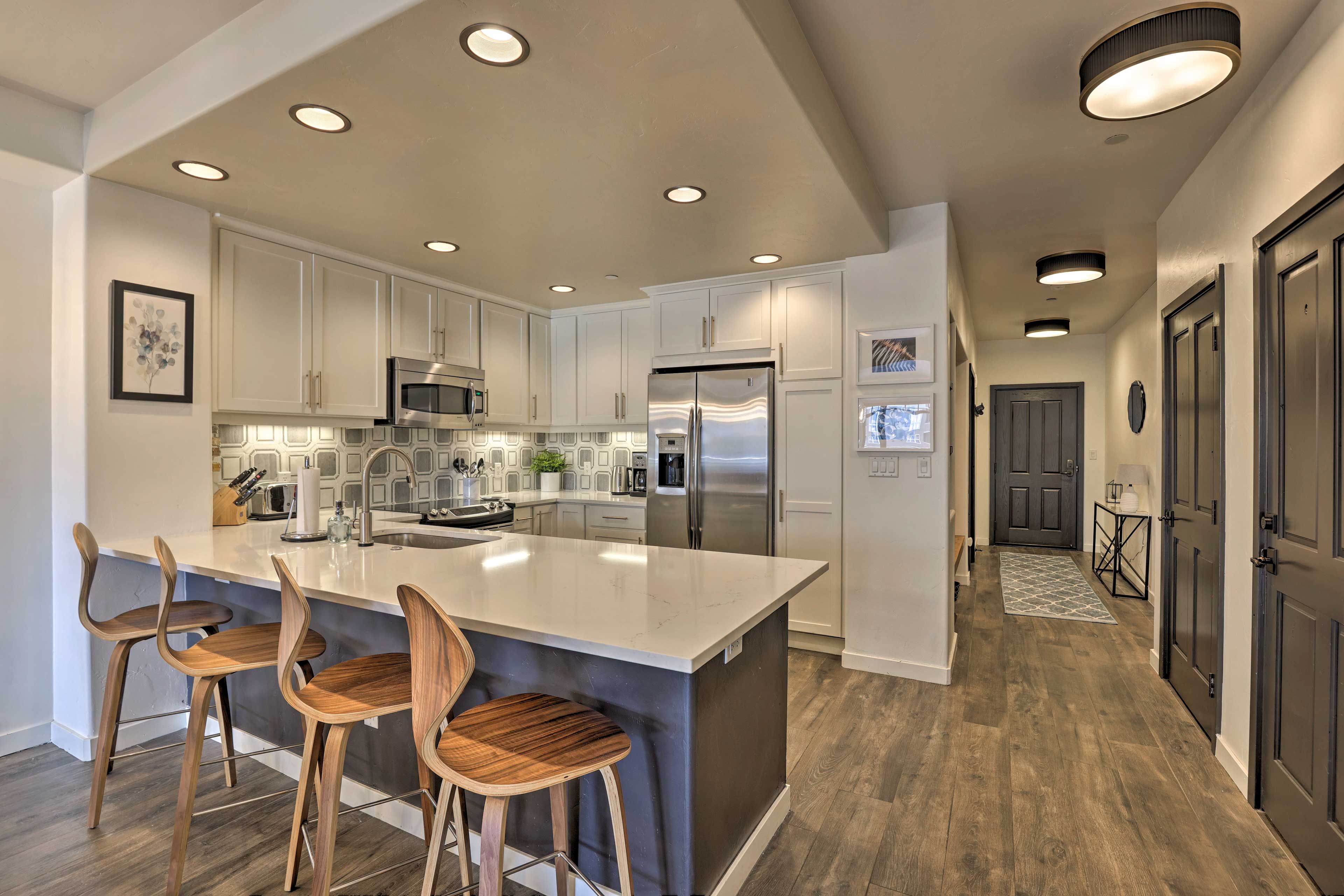 Fully Equipped Kitchen | Dishware & Glassware