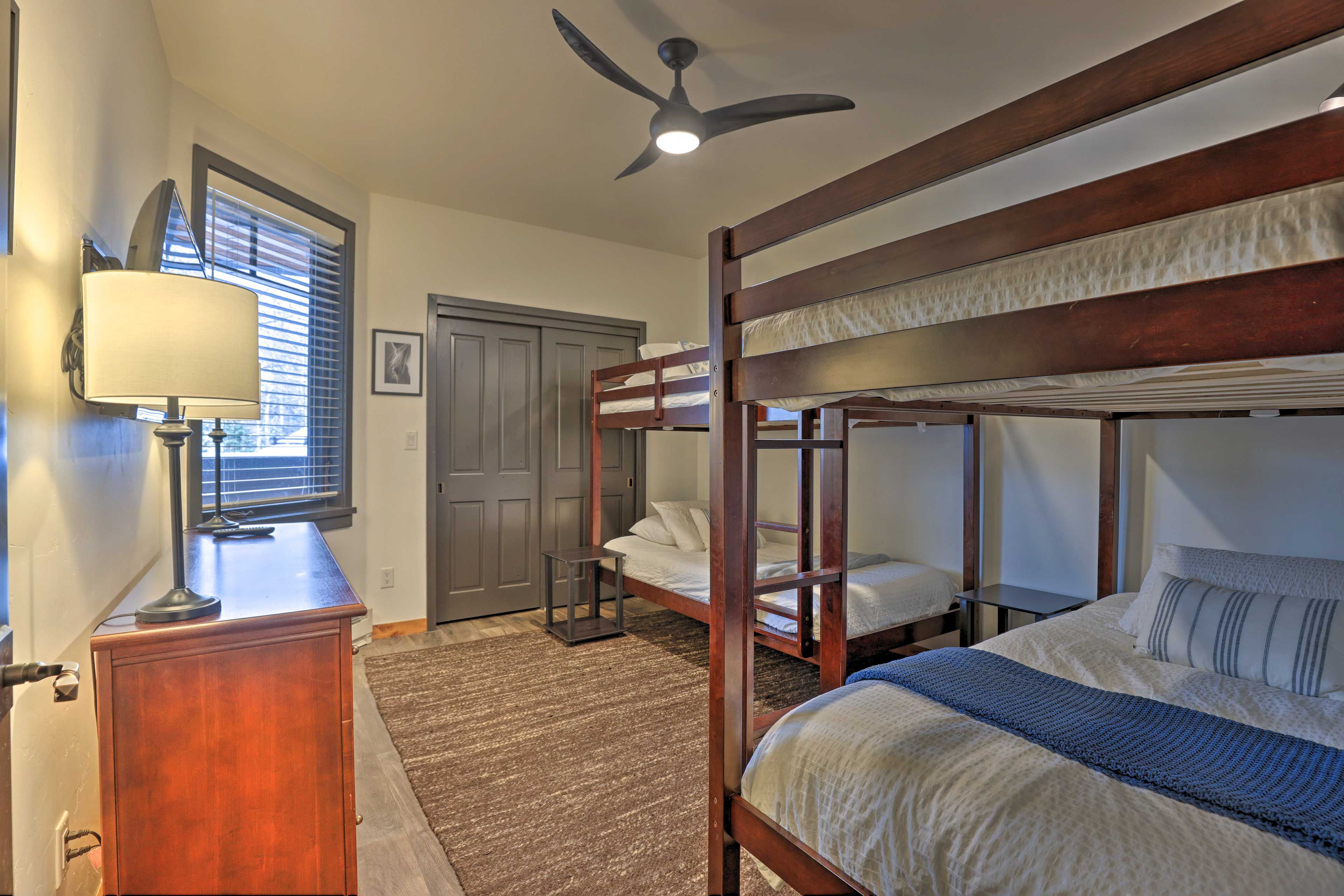 Bedroom 3 | 2 Twin Bunk Beds | Apple TV