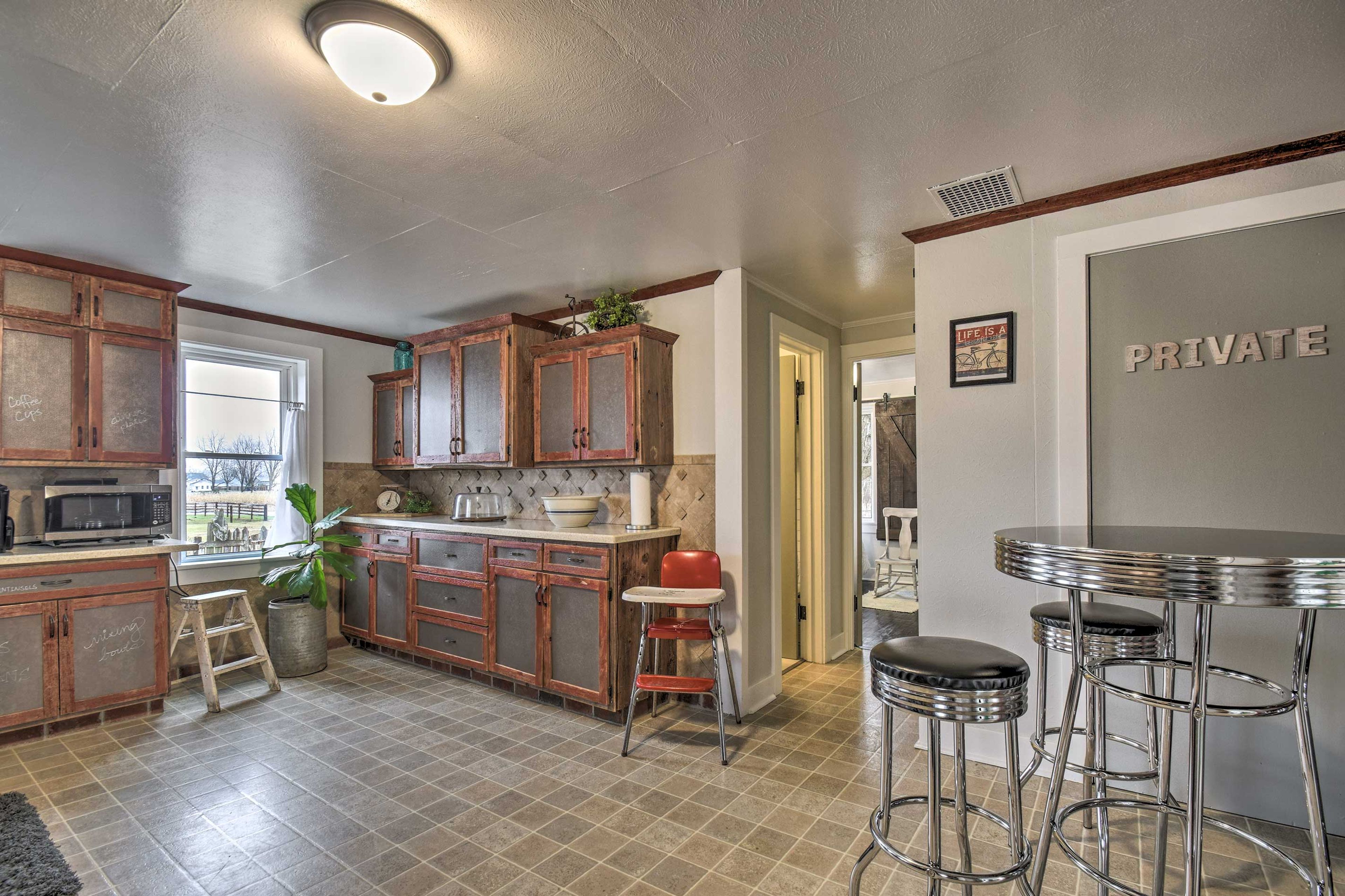 Kitchen | Cooking Basics | High-Top Table