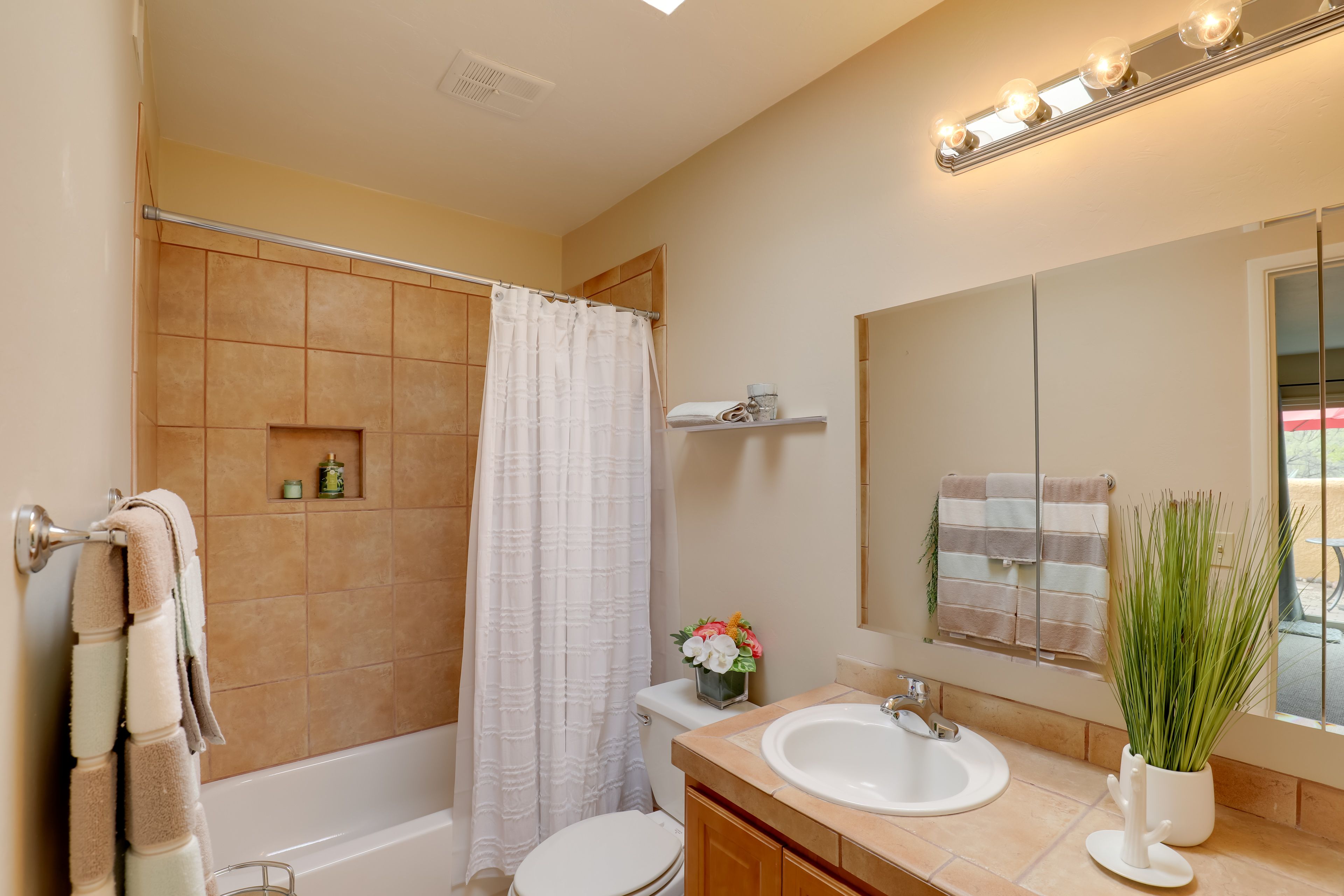 En-Suite Bathroom | Towels & Linens Provided