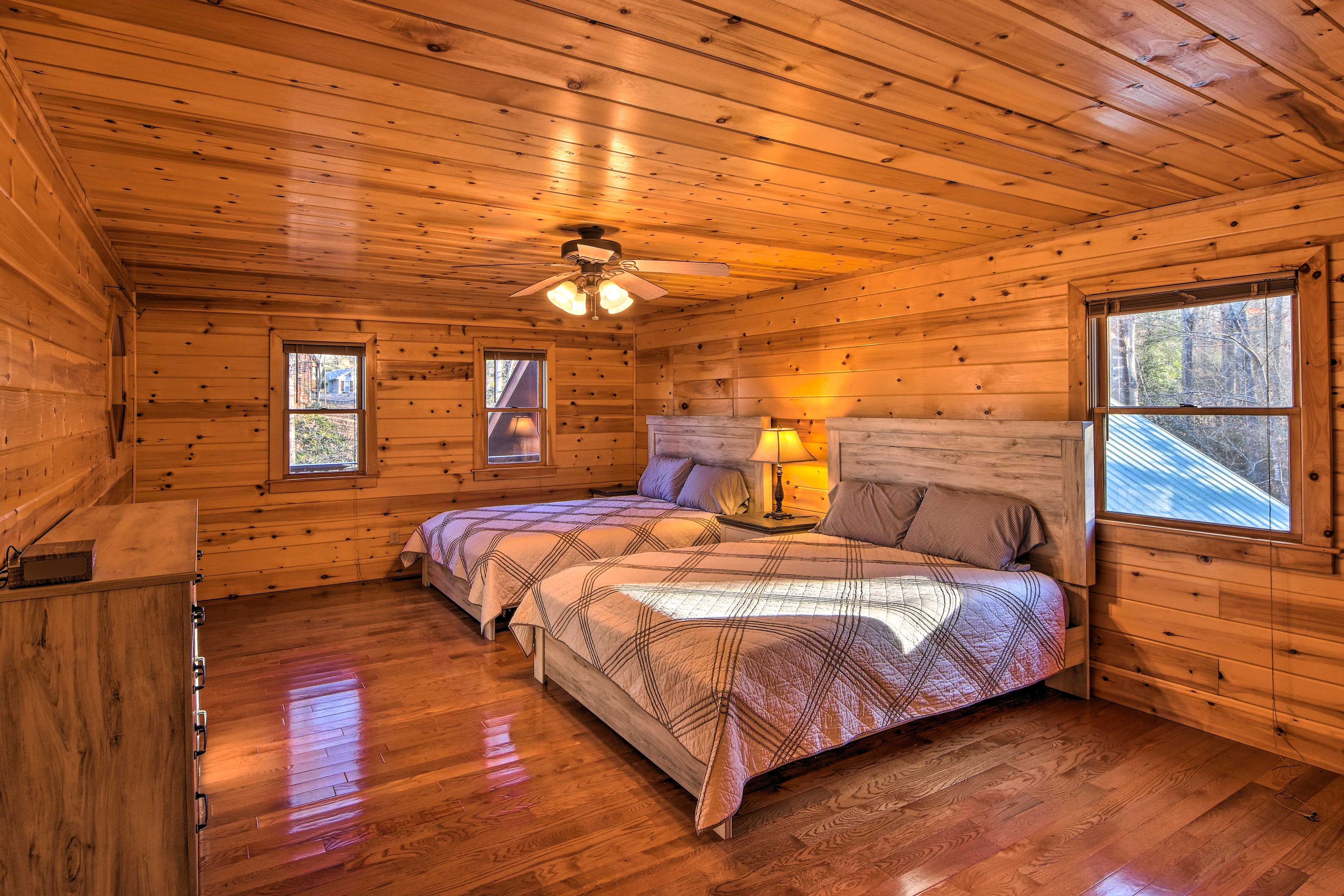 This room hosts 2 queen-sized beds.
