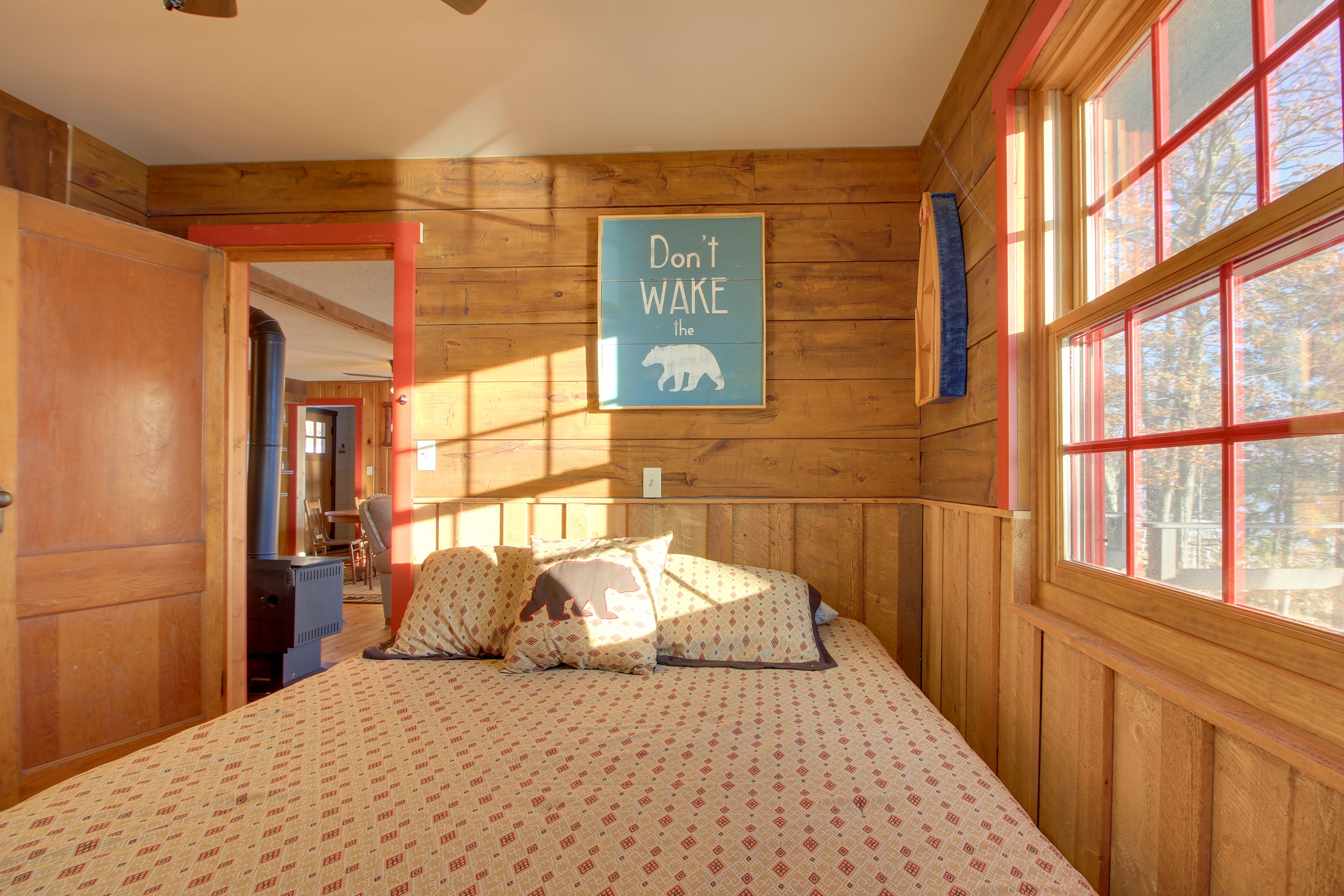 Bedroom 1 | Queen Bed