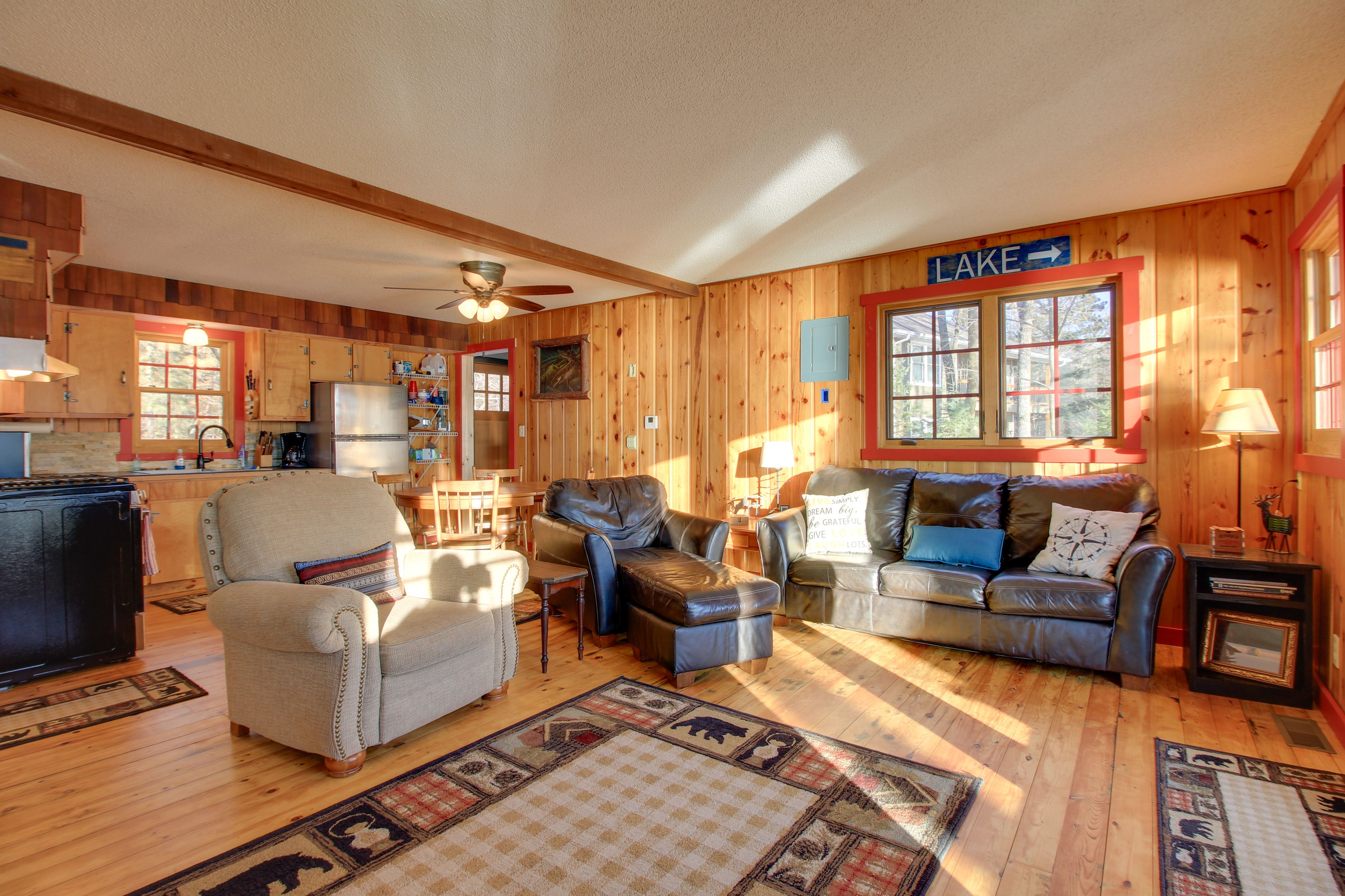 Living Room | Central A/C & Heating | DVD Player | Free WiFi